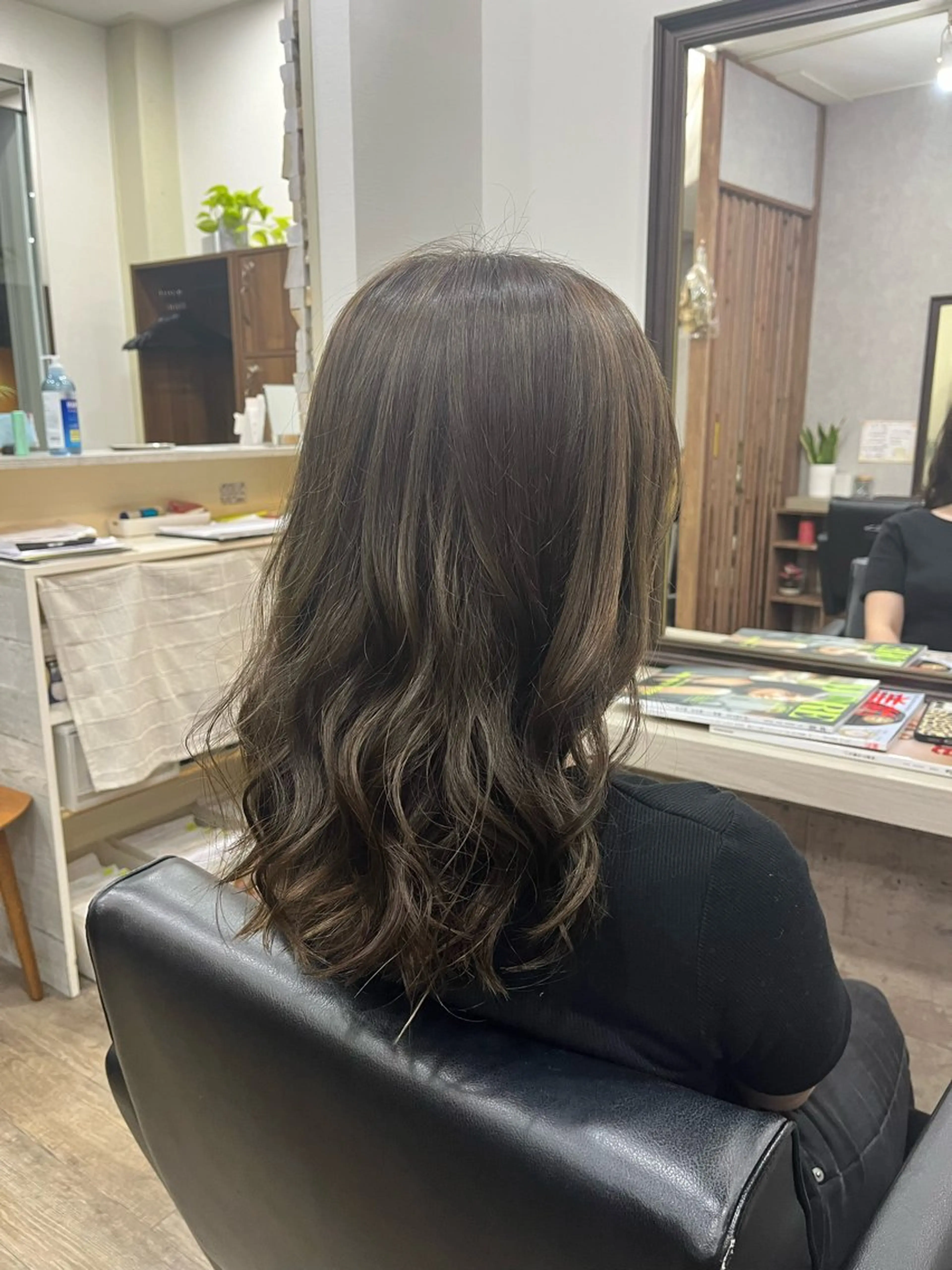 ロング カラー 薮内 香保里のヘアスタイル