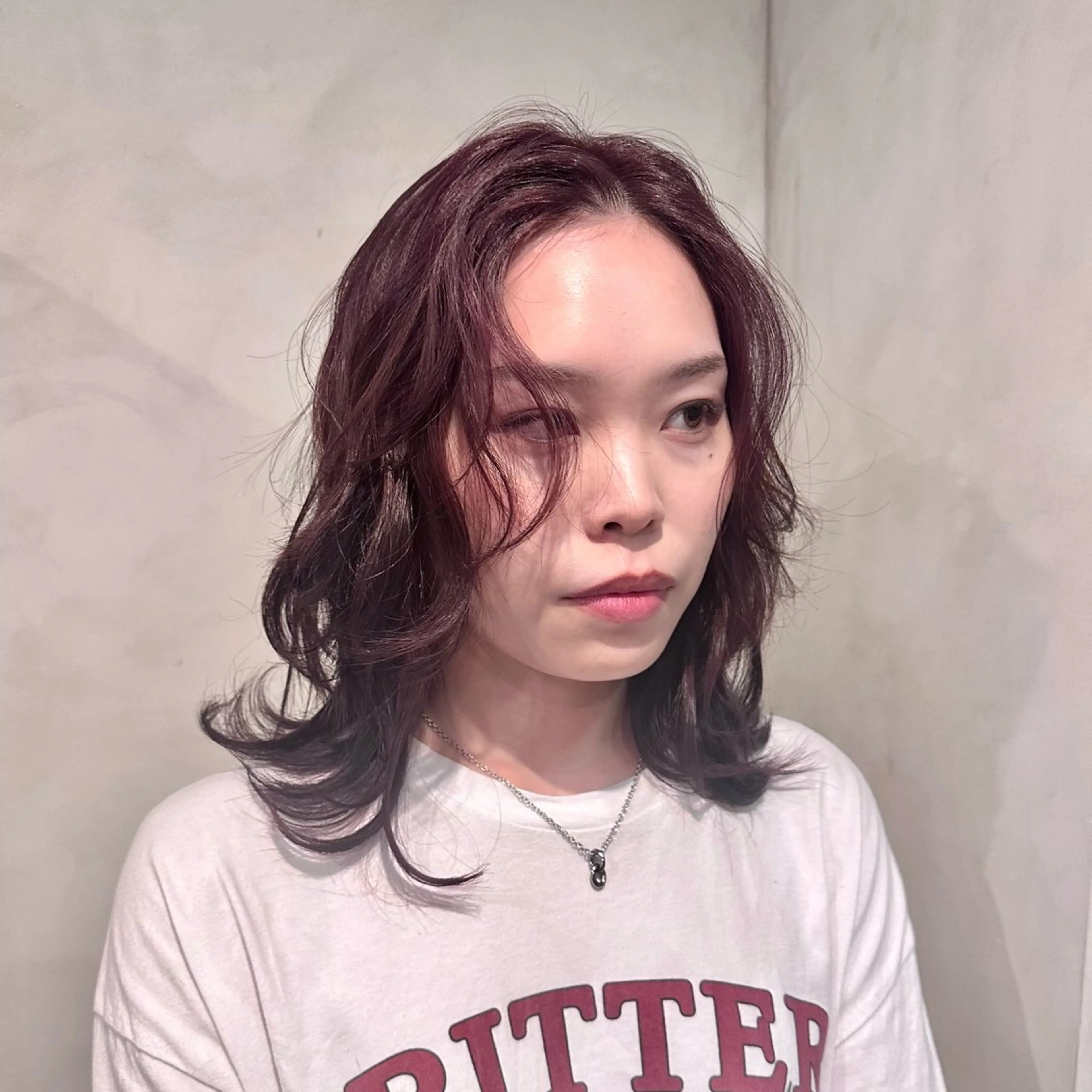 ミディアム カラー ブリーチ ダブルカラー ブリーチなしカラー ピンクカラー バイオレットカラー カット ヘアカラー トリートメント Yuki☺︎パーマ レイヤーカットのヘアスタイル