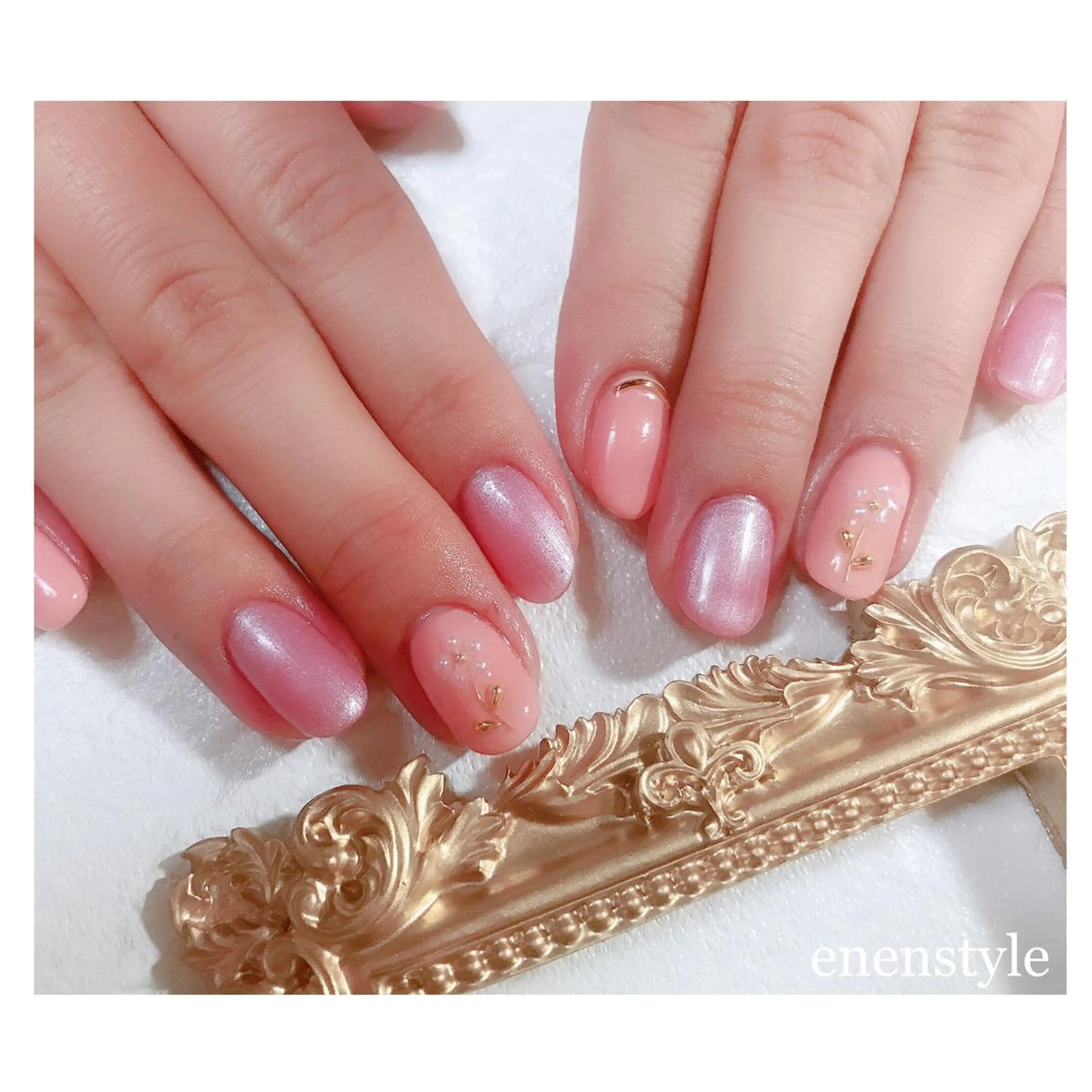 ミディアム ネイル フラワーネイル ジェルネイル ラメ(グリッター) ピンク ハンドネイル 👑enen style👑のネイルデザイン