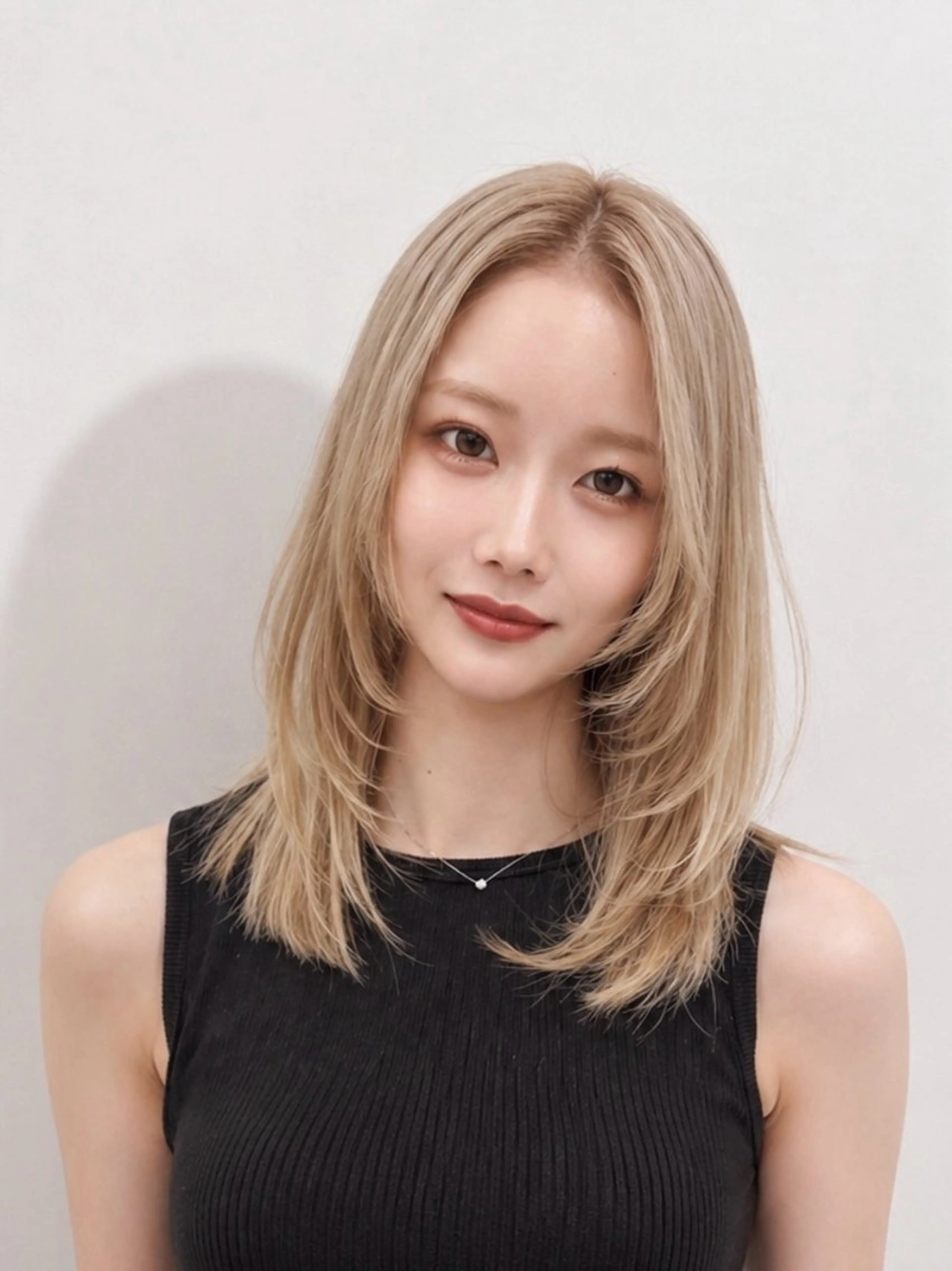 レディース レイヤーカット+トリートメントの写真