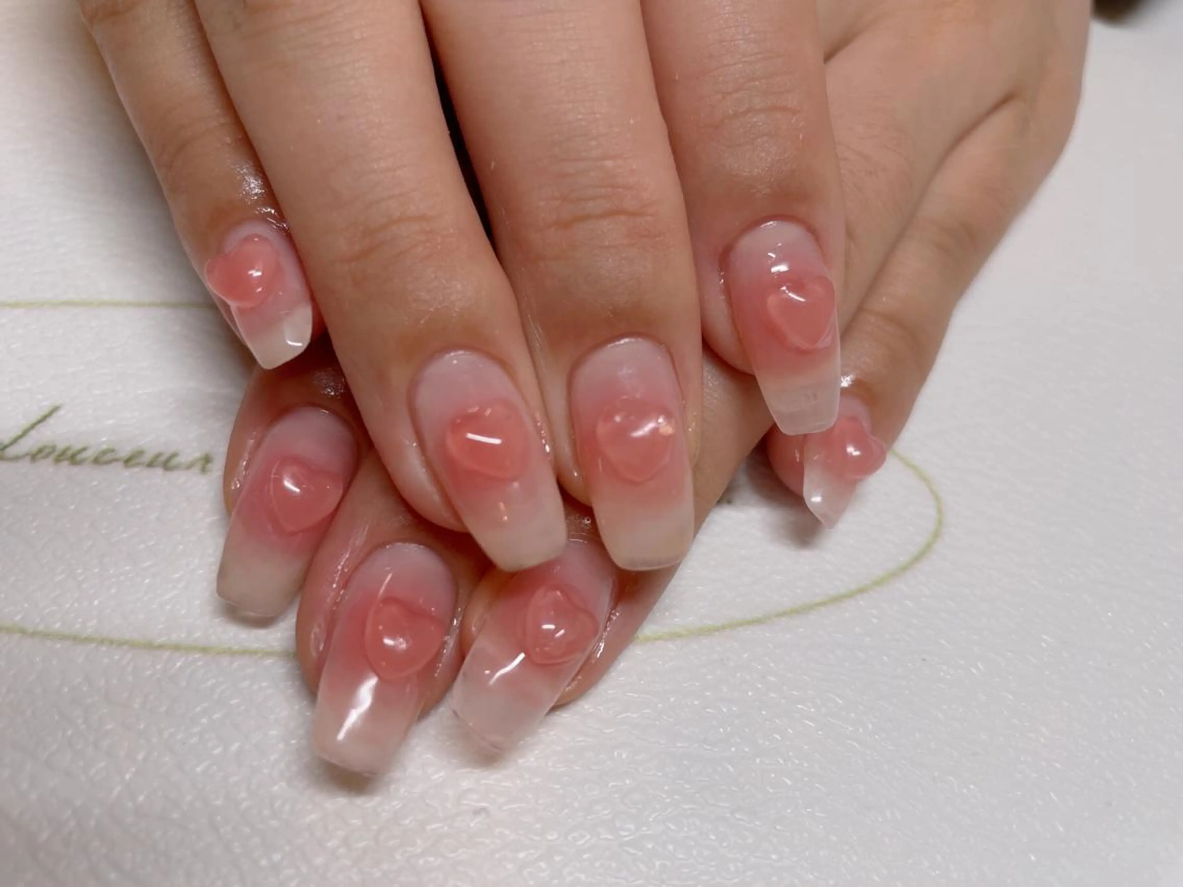 ネイル チークネイル グラデーション ハート 夏ネイル エン Nail salonのネイルデザイン