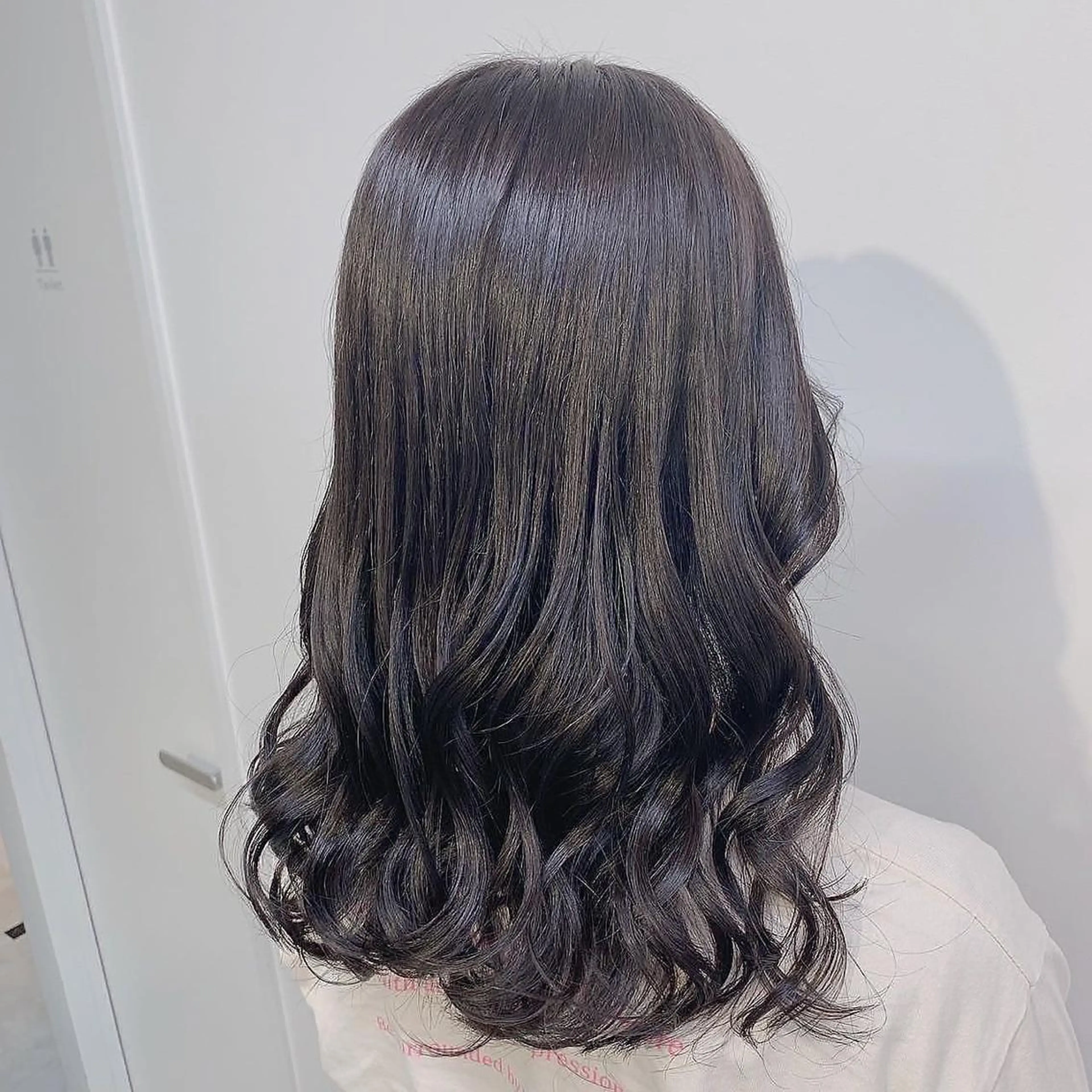 セミロング カラー 🪄池袋ハイトーン 🪄ブリーチカラーのヘアスタイル