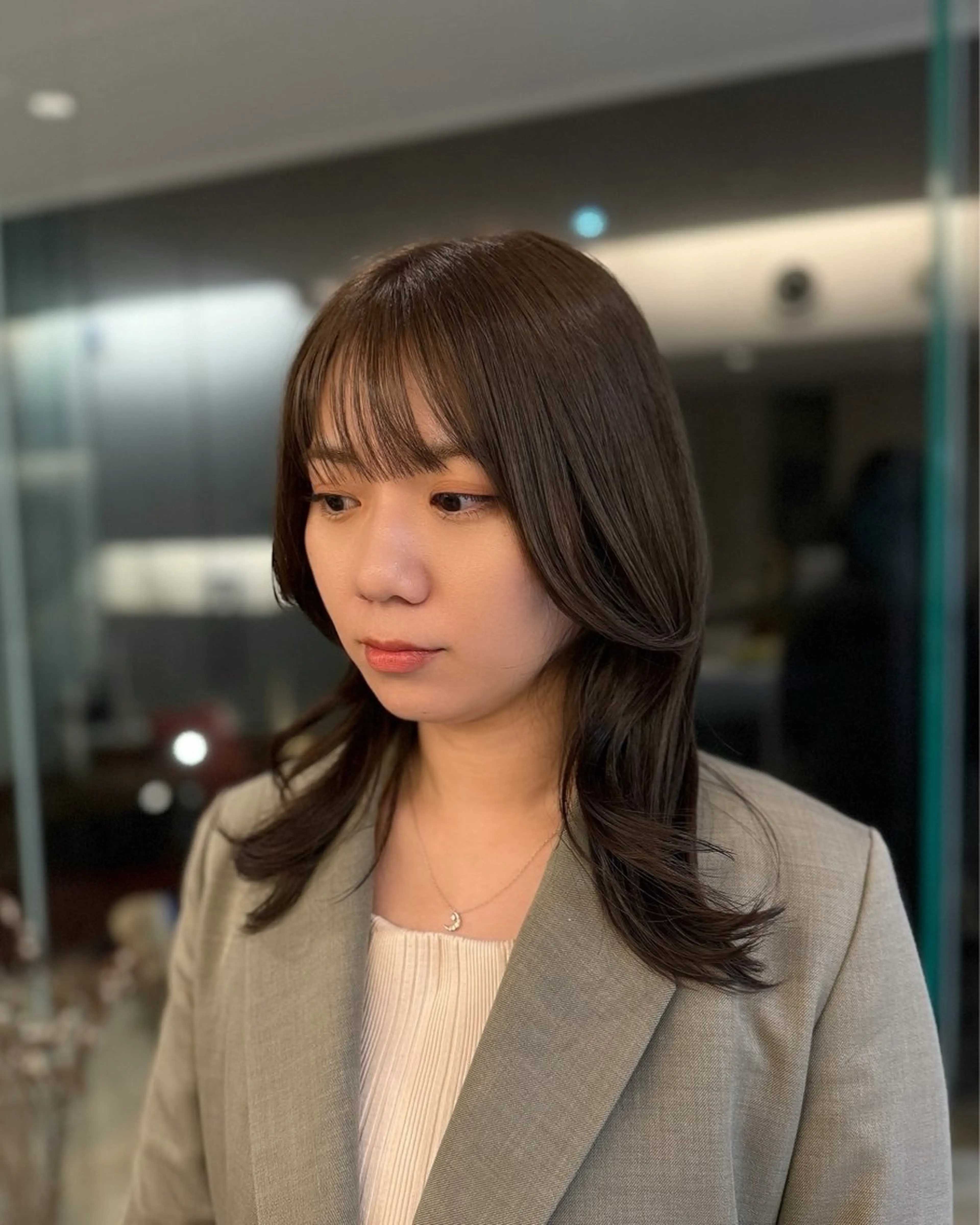 ミディアム くびれヘア レイヤーカット カット 中西 リナのヘアスタイル