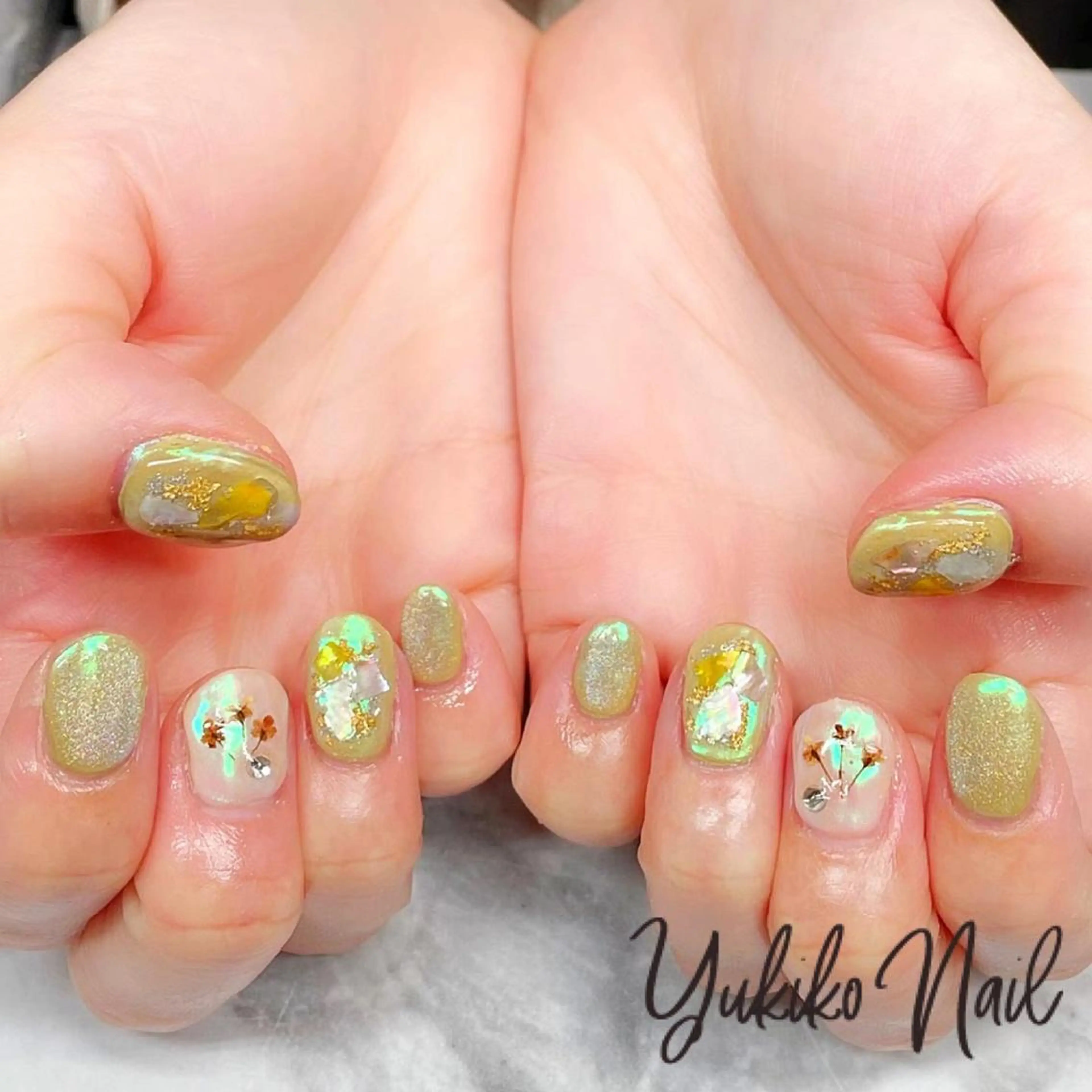 ネイル オーロラネイル 黄色 ハンドネイル ユキコ ネイルのネイルデザイン