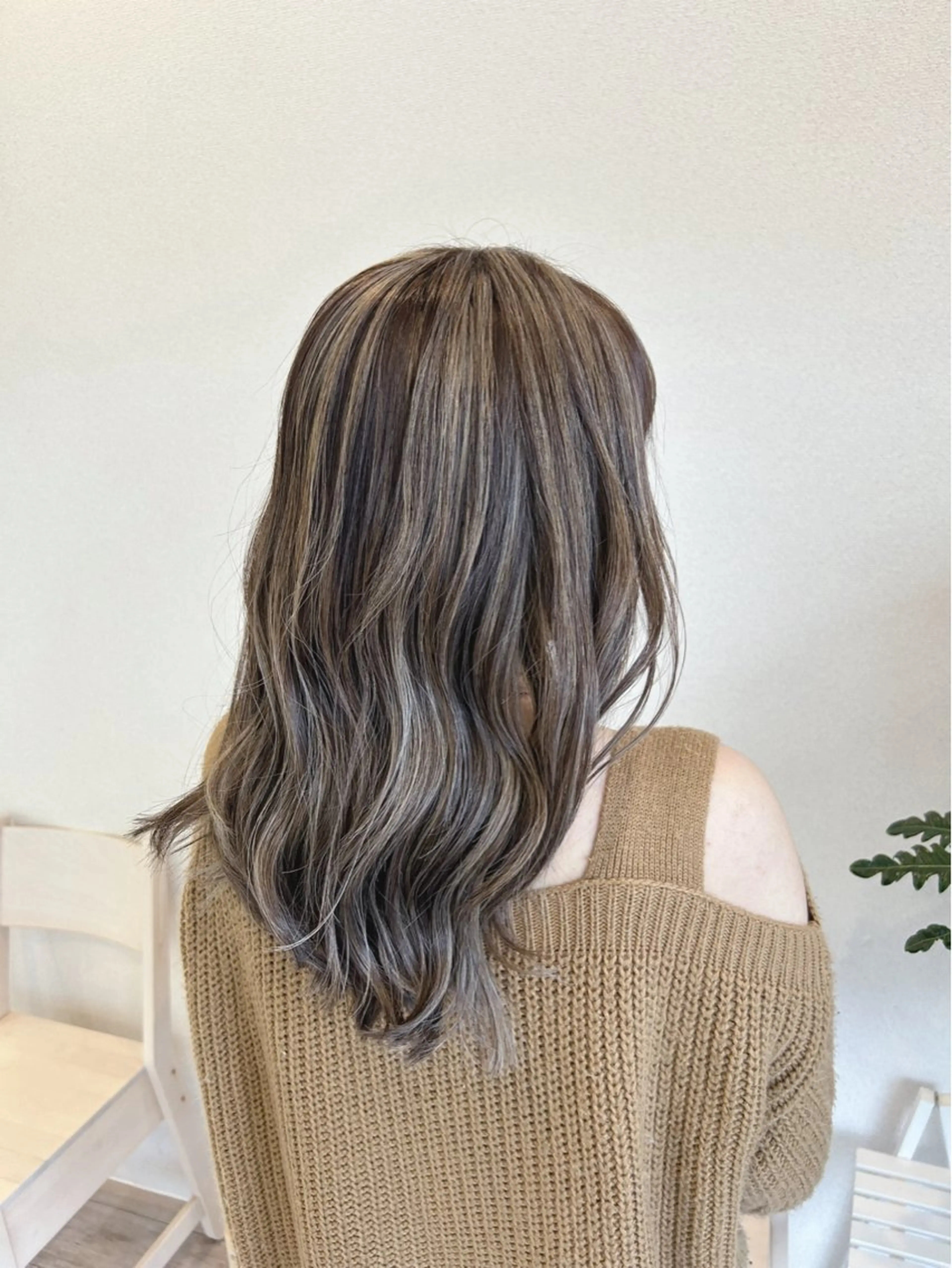 セミロング カラー ベージュカラー ハイライトカラー ハイライト ヘアカラー uLu【ウル】所属・🦖manami 🦖のヘアスタイル