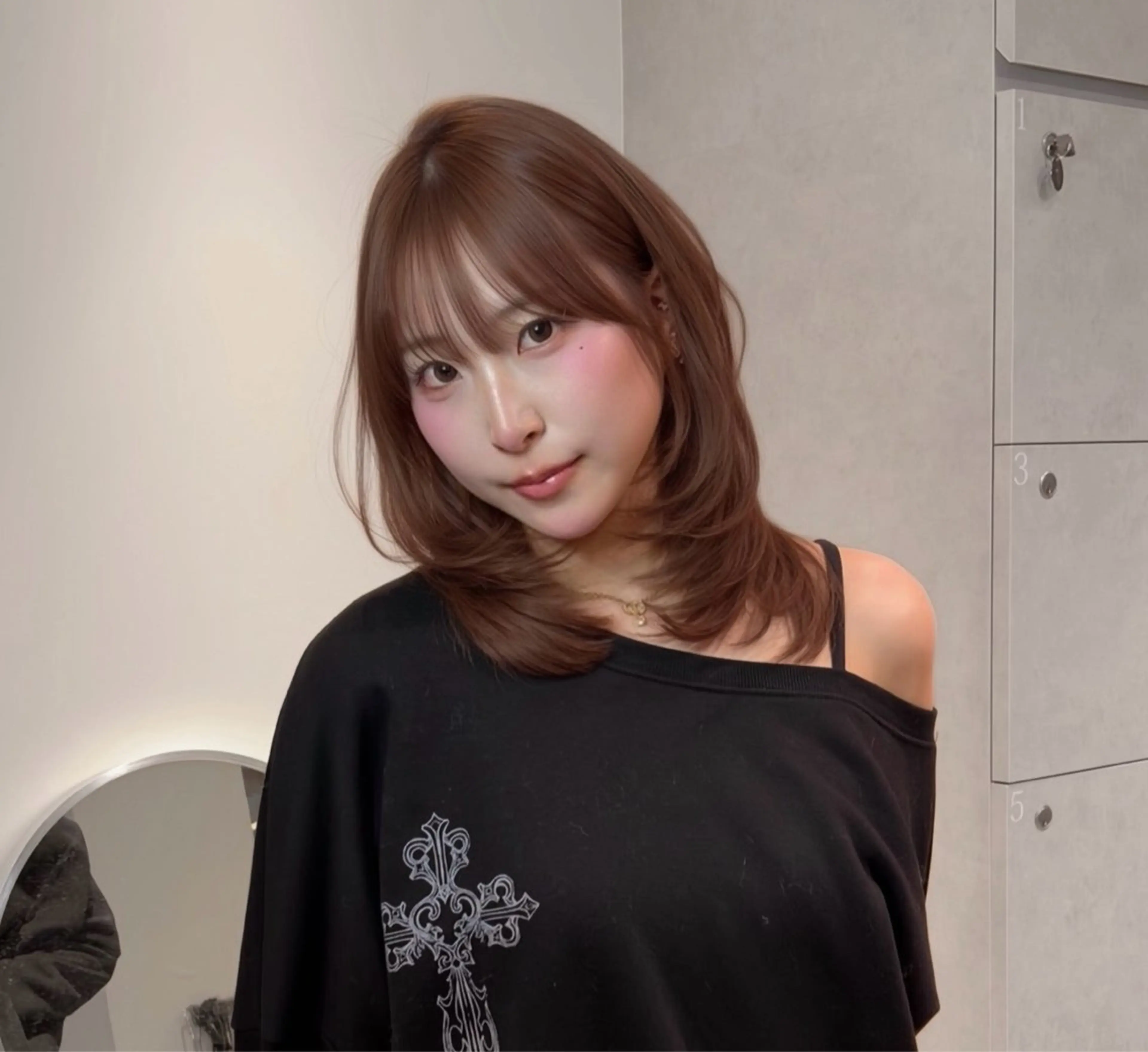 ミディアム ハッシュカット ハイレイヤー レイヤーカット 吉村 駿佑のヘアスタイル