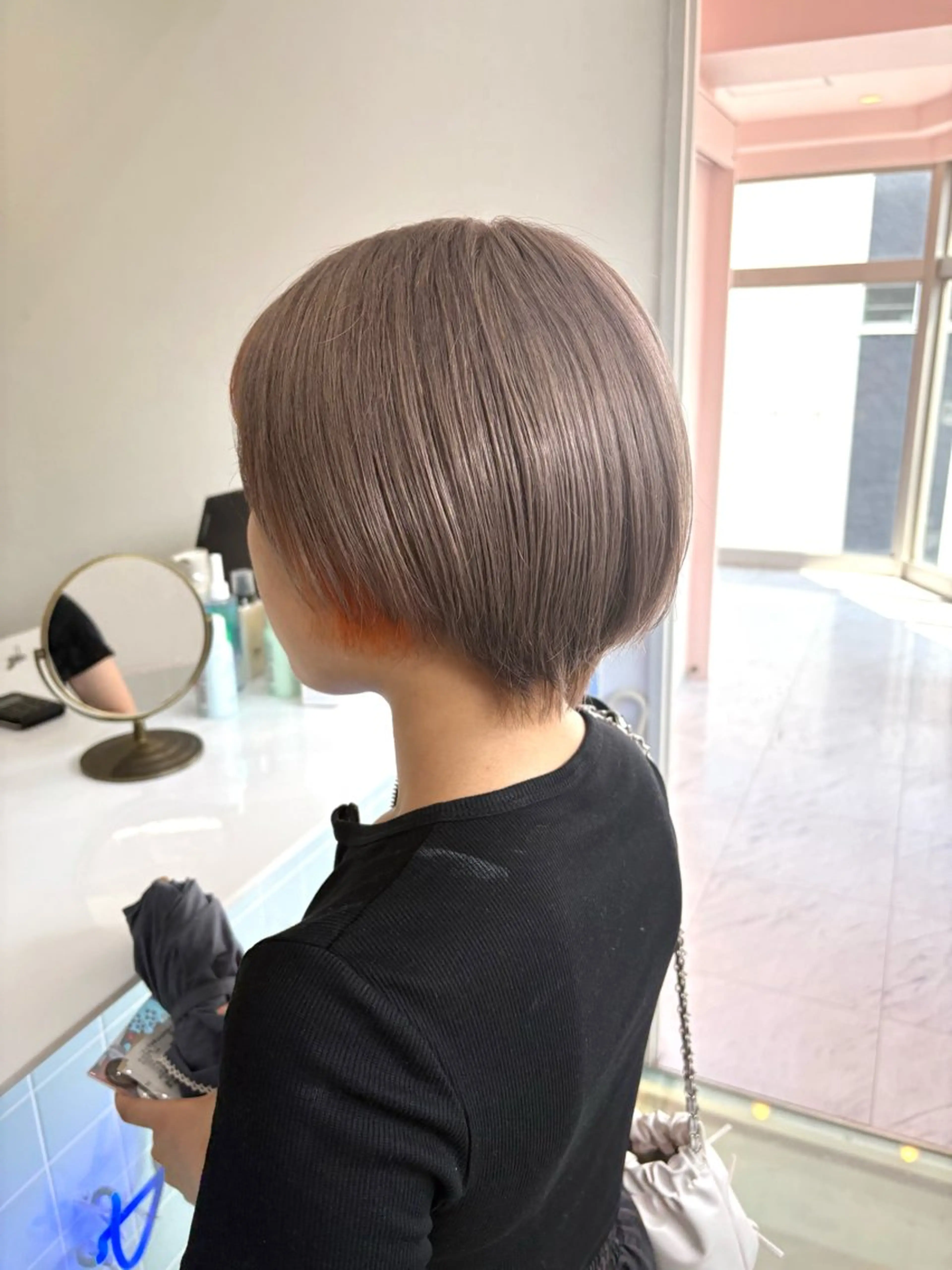 ショート カラー ヘアカラー トリートメント 美優🦕ツヤ髪 /ハイトーン🩶のヘアスタイル