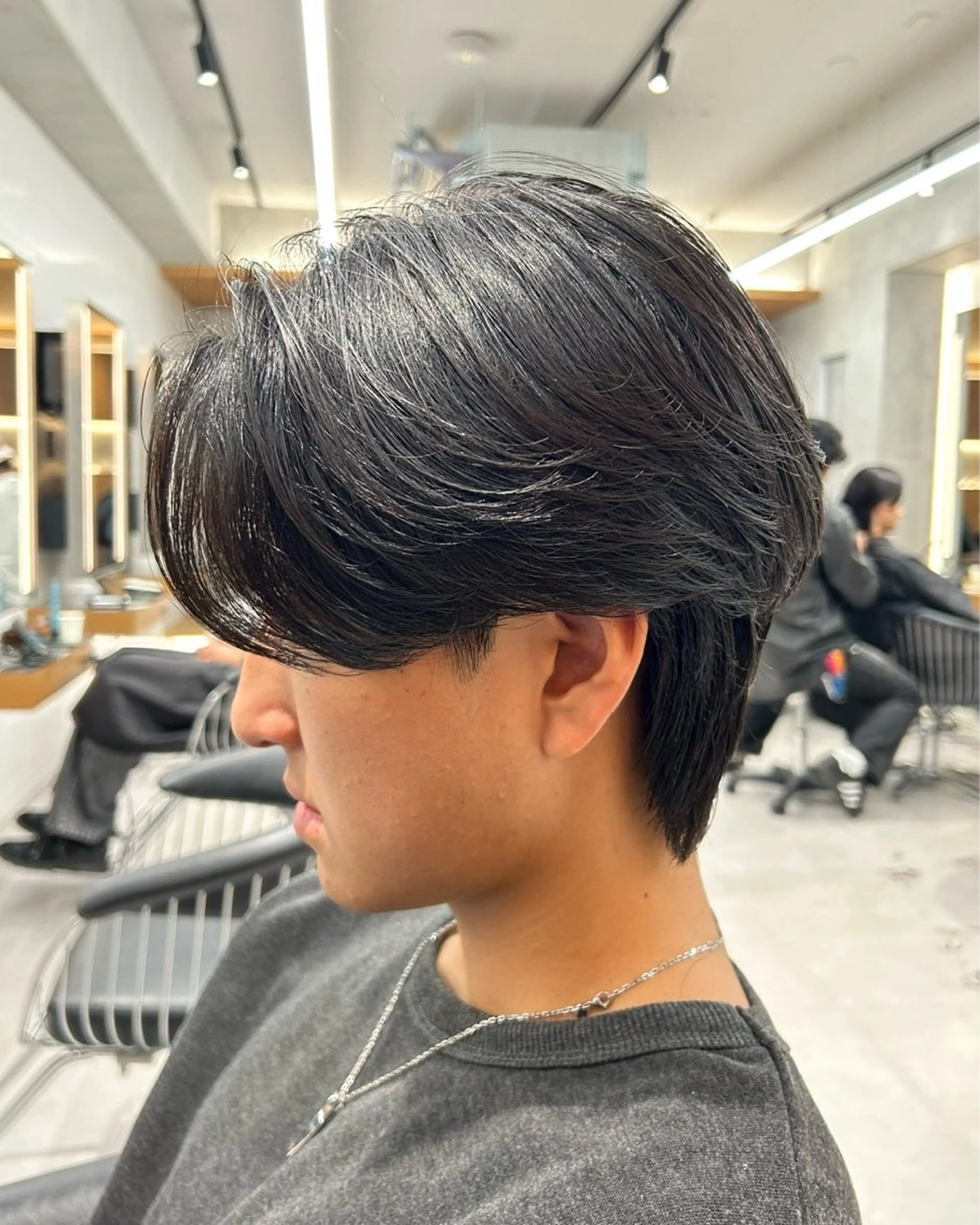 メンズ センターパート メンズウルフカット ウルフカット 三浦 れいやのヘアスタイル