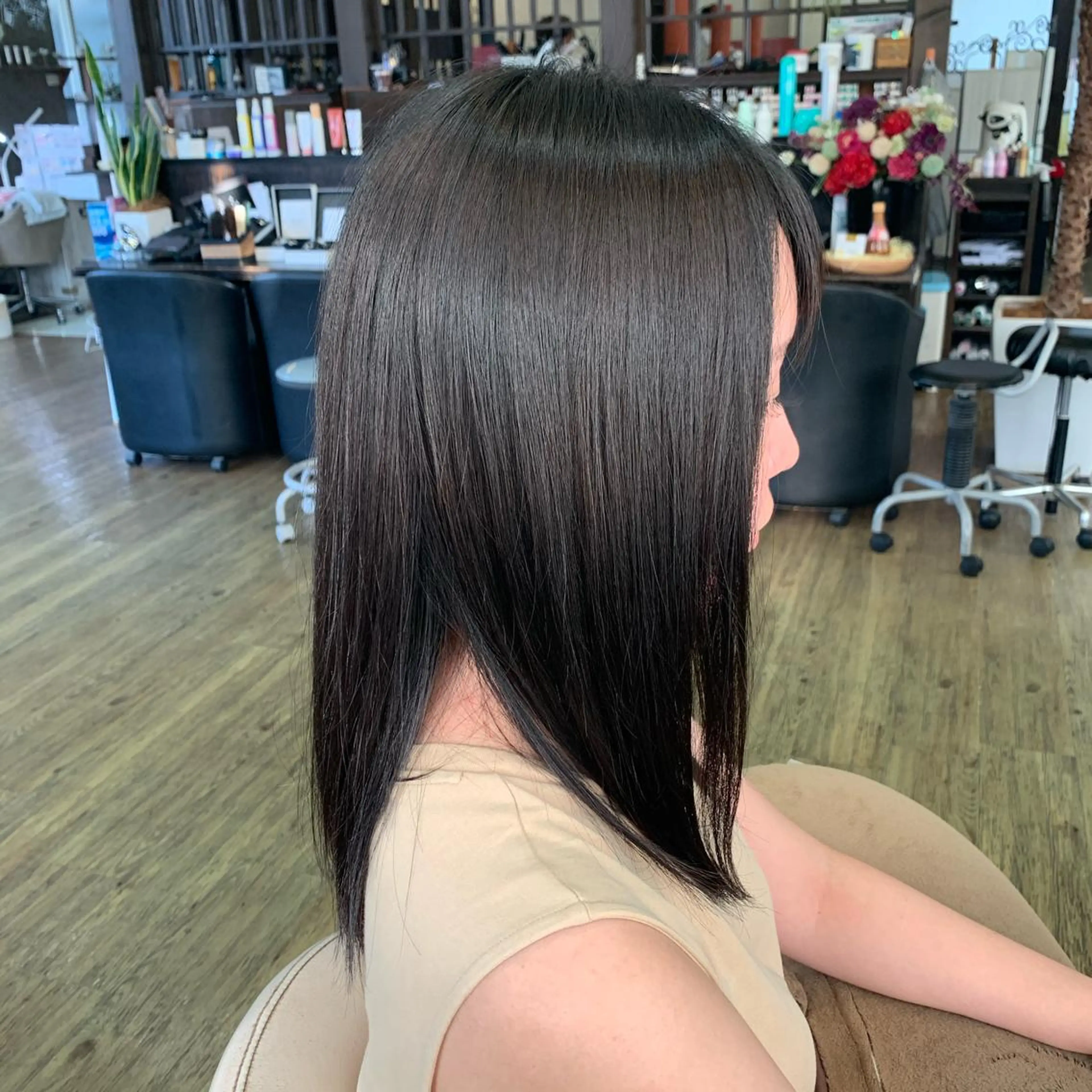 ミディアム カラー 佐藤 瑚碧のヘアスタイル