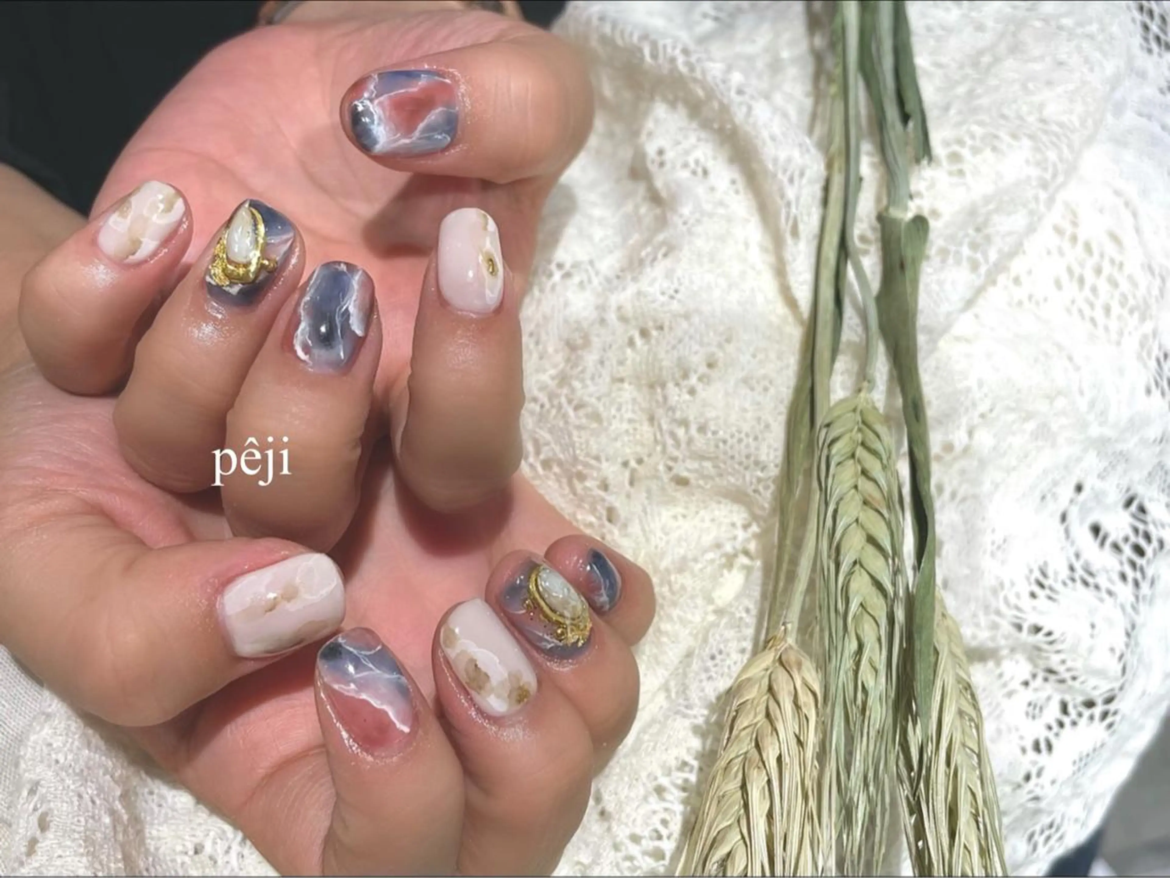 ショート m kaori𓃟のネイルデザイン