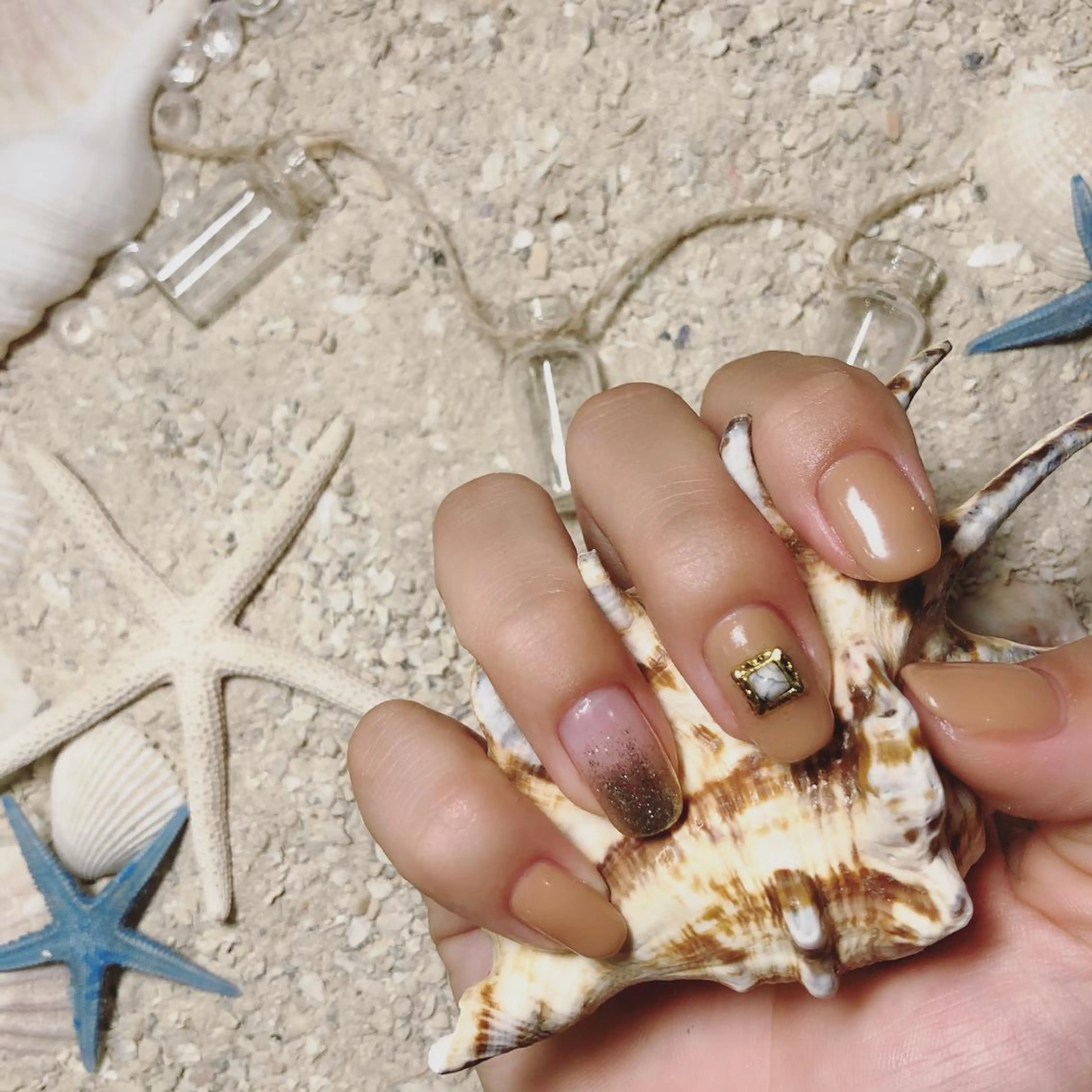 ネイル フットネイル フレンチネイル ジェルネイル ラメ(グリッター) ラメグラデーション 𝐍𝐄𝐎 𝐉𝐔𝐑𝐈のネイルデザイン