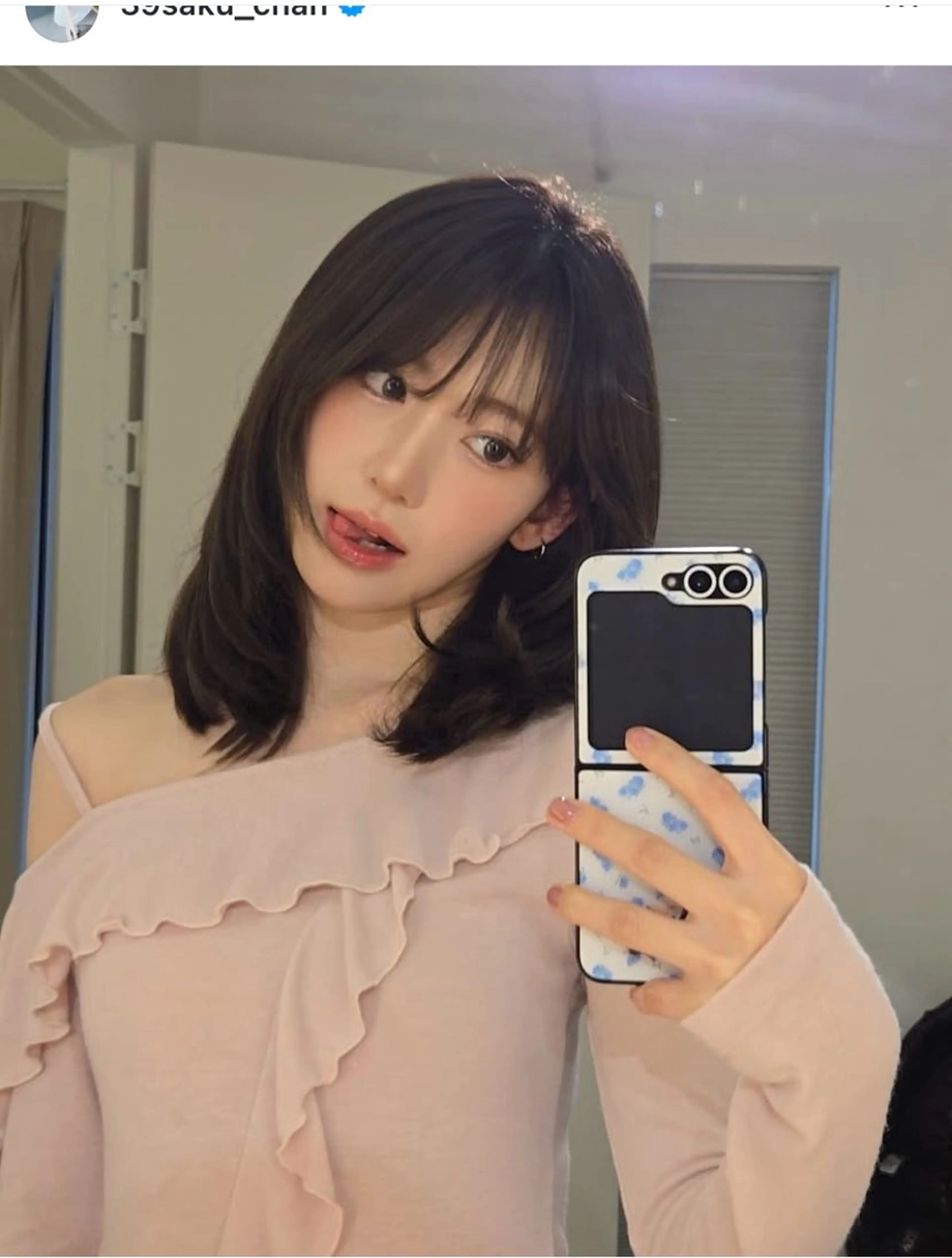 ミディアム YUUKI/ウルフ .ハイレイヤーのヘアスタイル