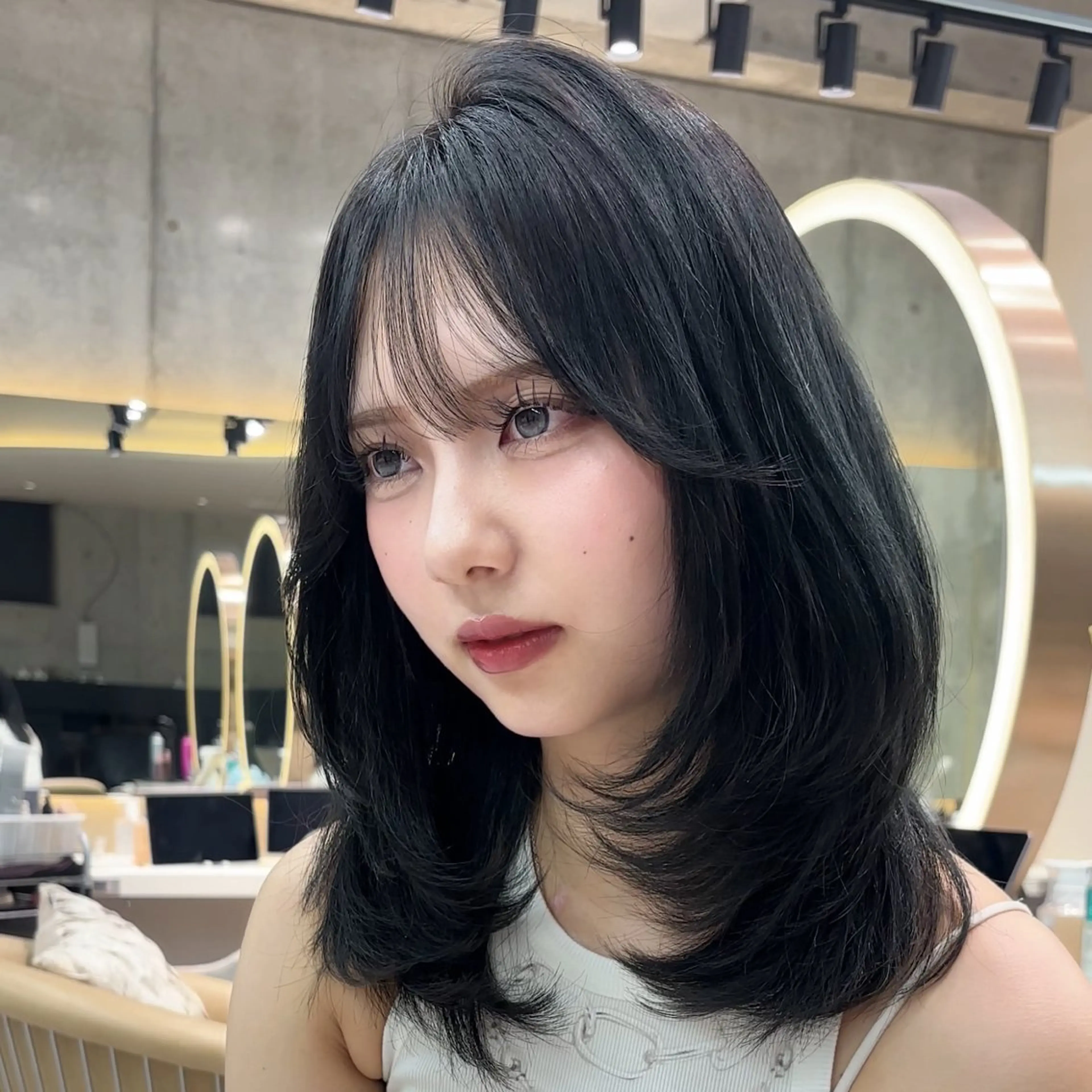 ミディアム カラー ミディアムレイヤー 伸ばしかけ レイヤーカット カット ヘアカラー トリートメント 🎀𝑆𝐴𝑅𝐴 /レイヤーカット🎀のヘアスタイル