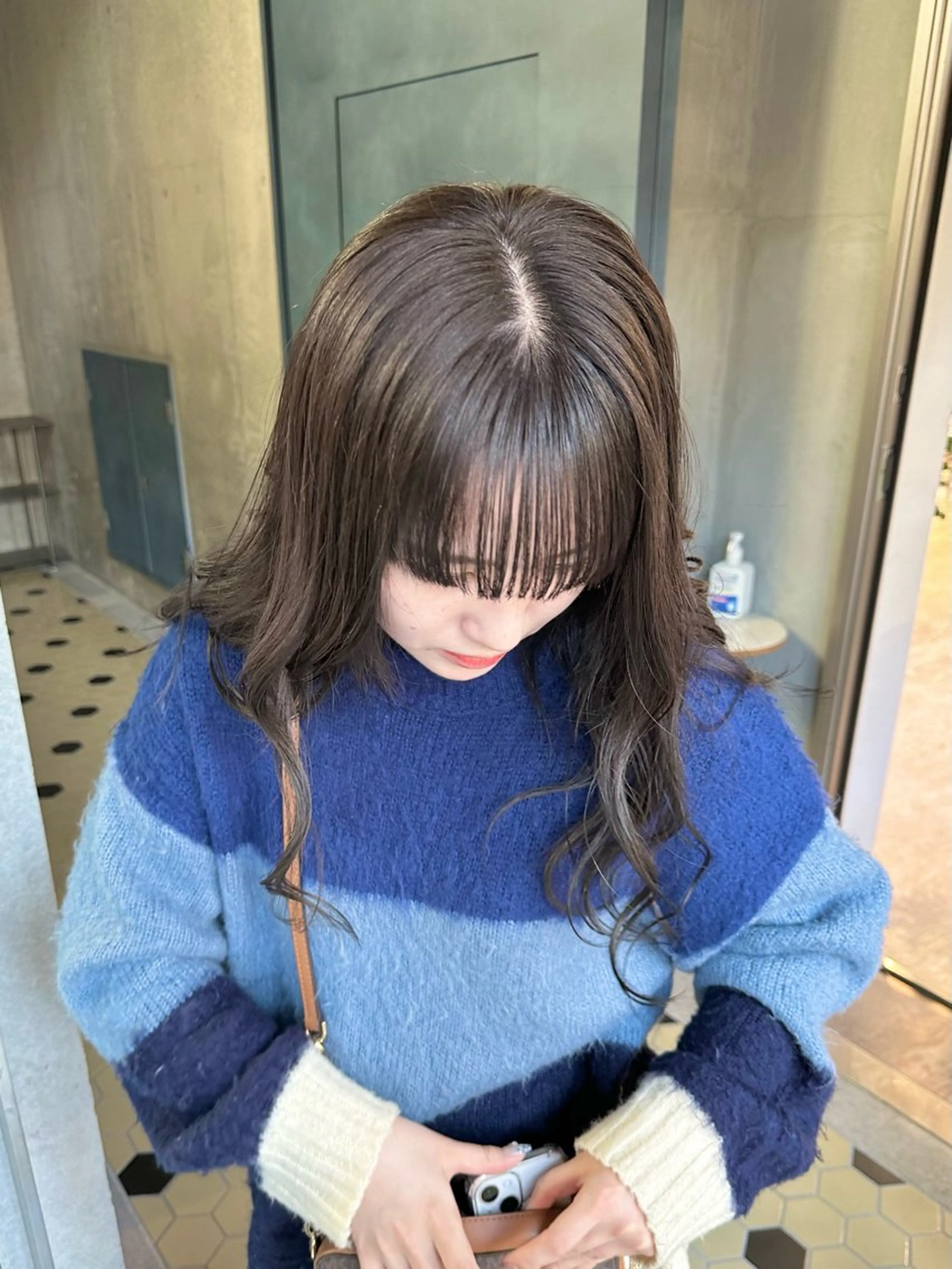 ミディアム カラー kai .のヘアスタイル