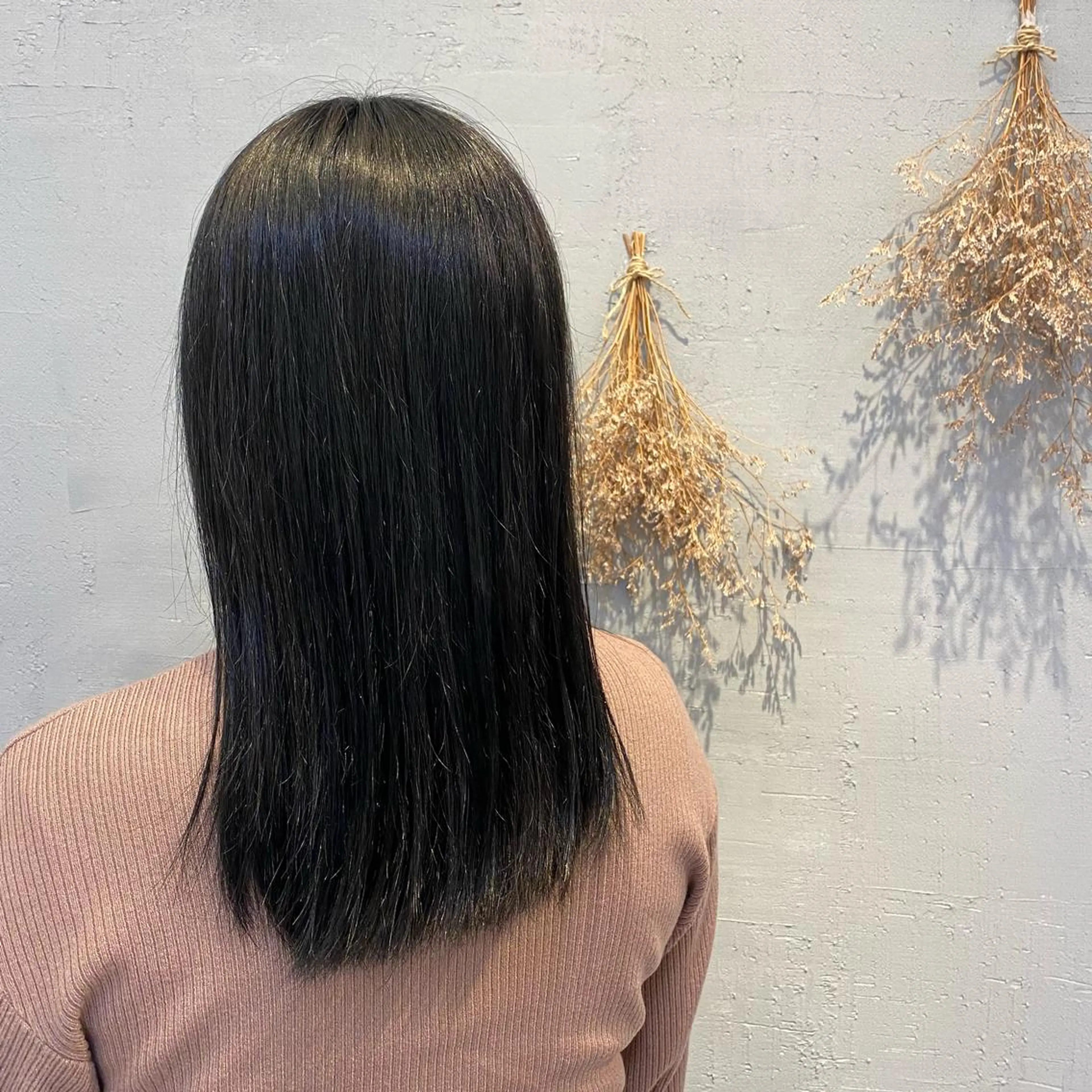 カラー kuschel アリイのヘアスタイル