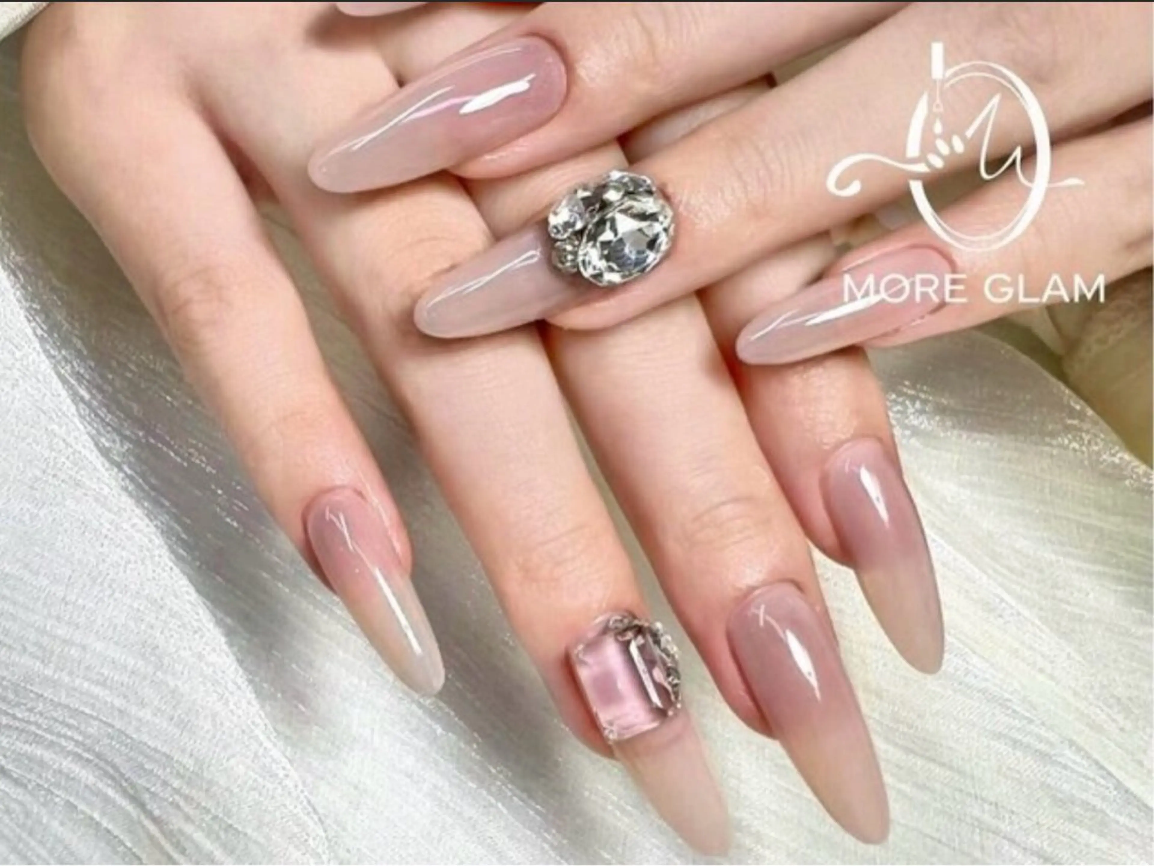 ネイル MoreGlam 新宿東口店のネイルデザイン