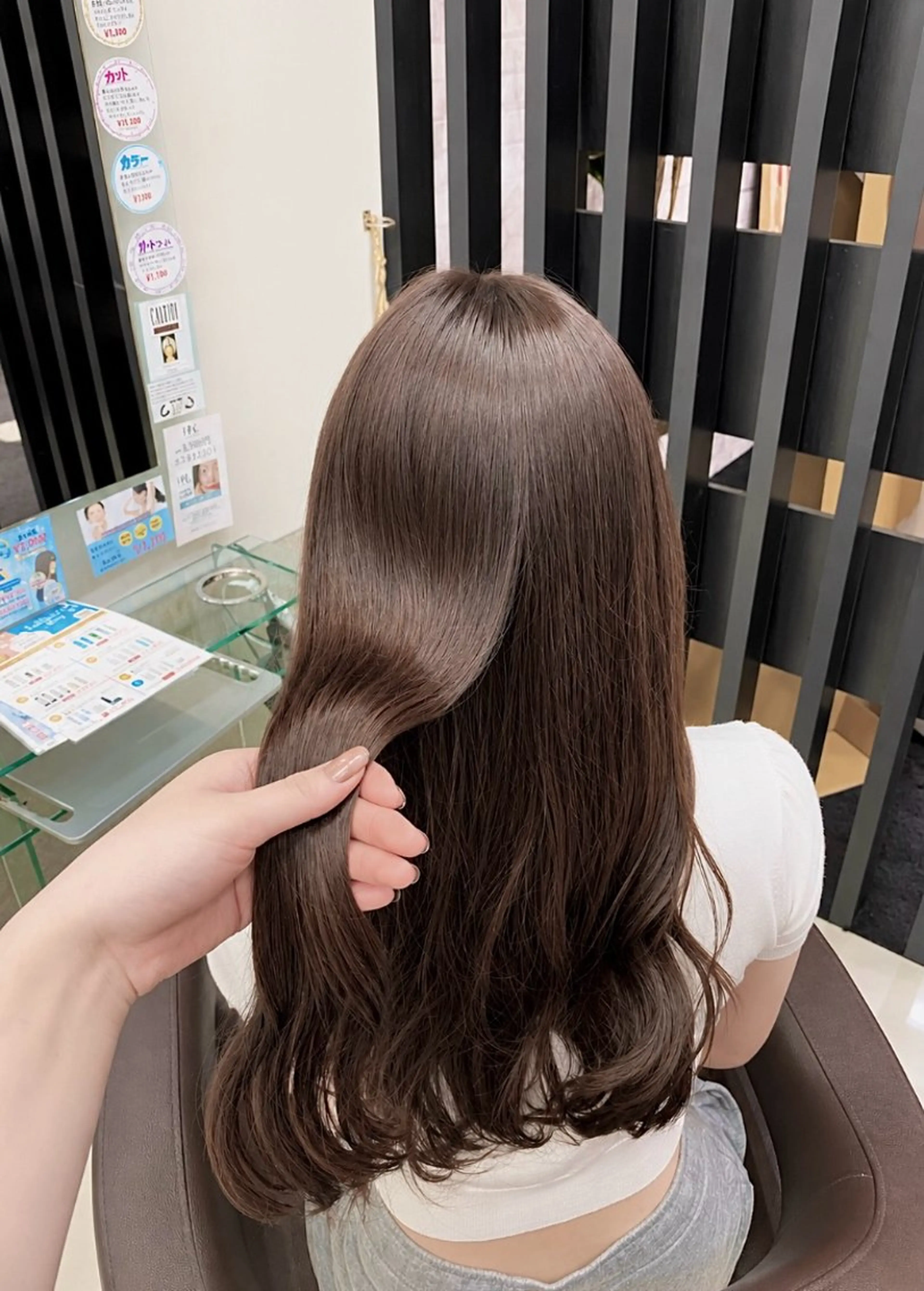 カラー EARTH minoriのヘアスタイル