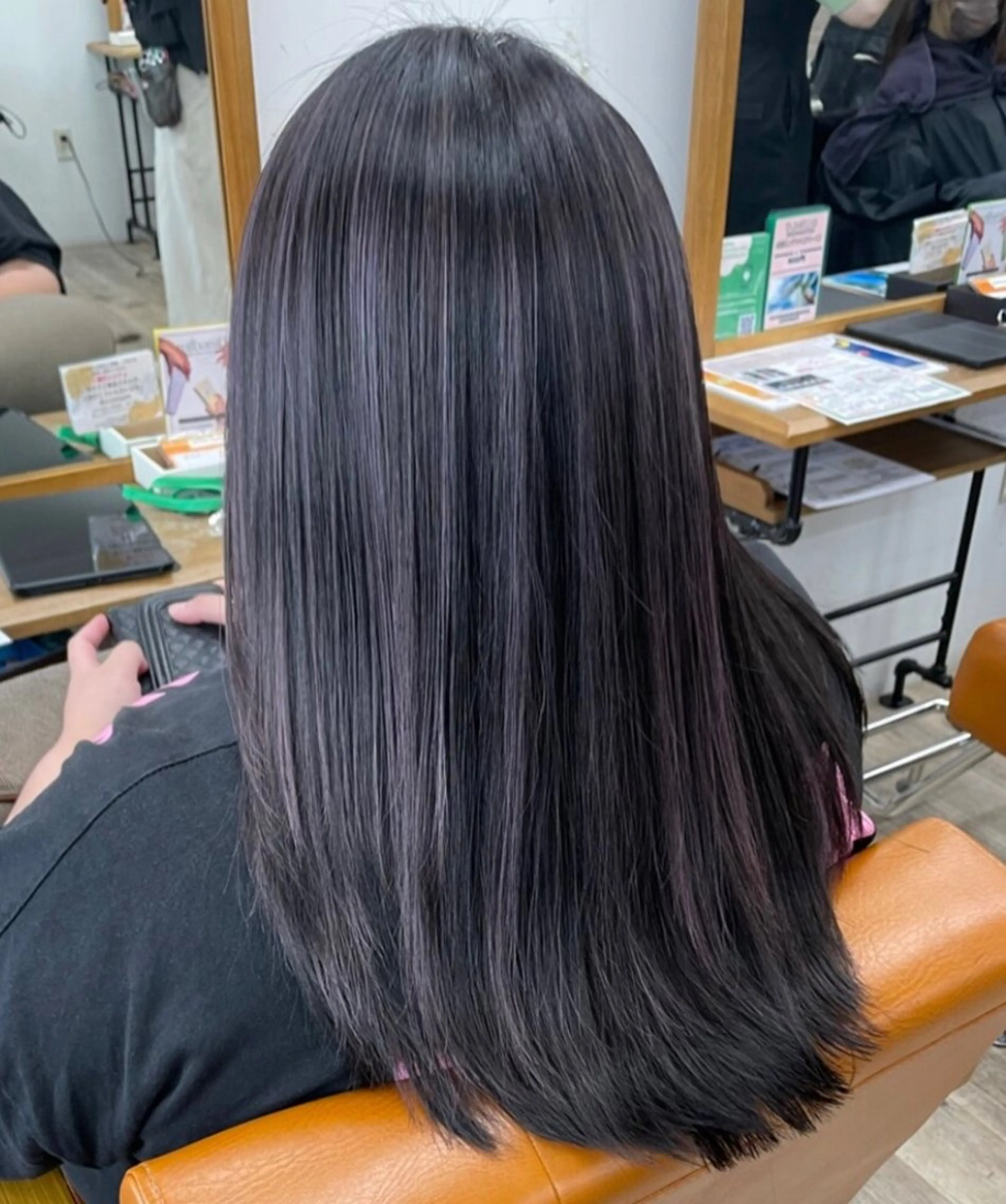 ロング カラー ハイライトカラー ラベンダーカラー パープルカラー ハイライト ヘアカラー COCO .のヘアスタイル