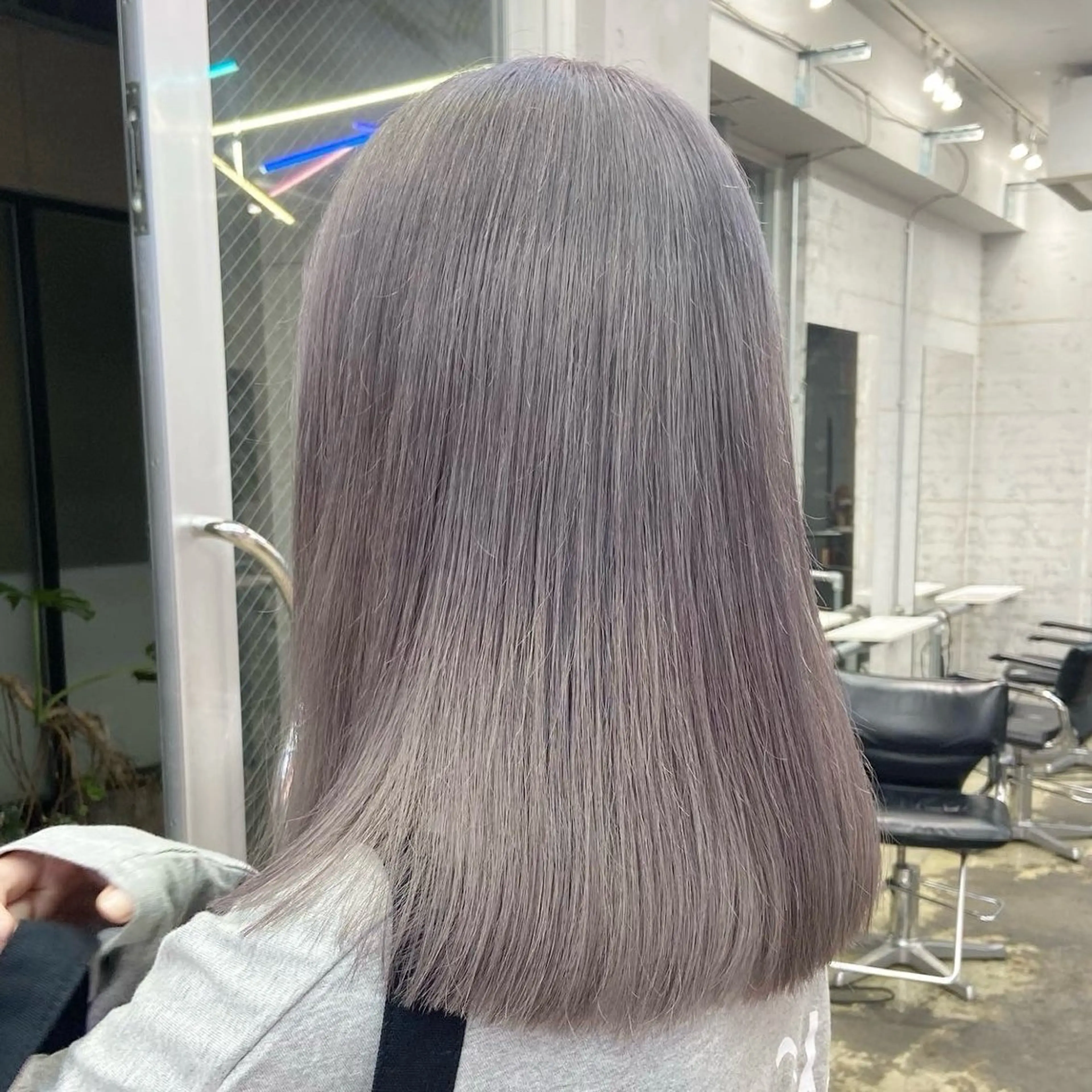 カラー カット ヘアカラー トリートメント 艶髪ハイトーン× ボブ🥣アイネのヘアスタイル