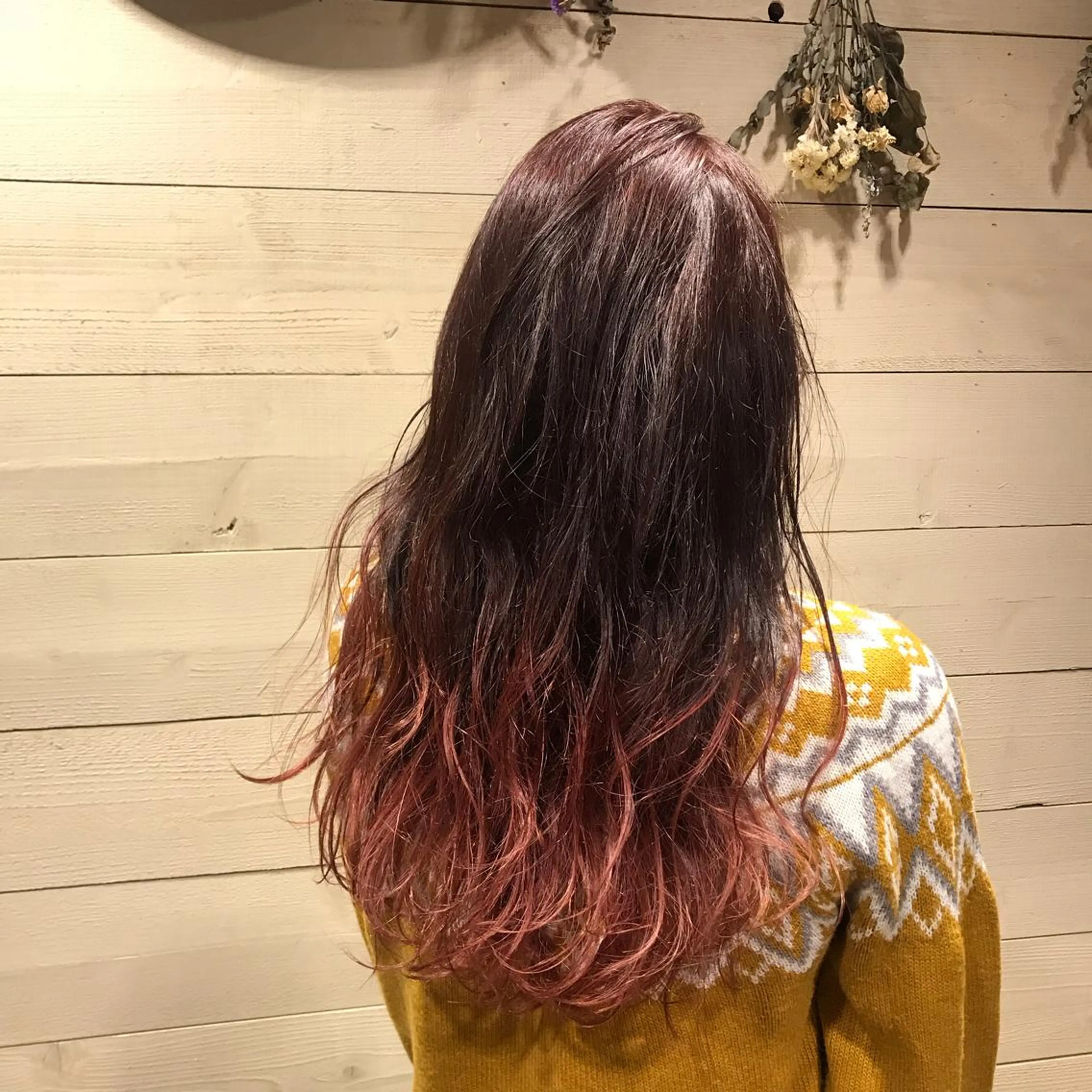 ロング カラー クワハラ イオリのヘアスタイル
