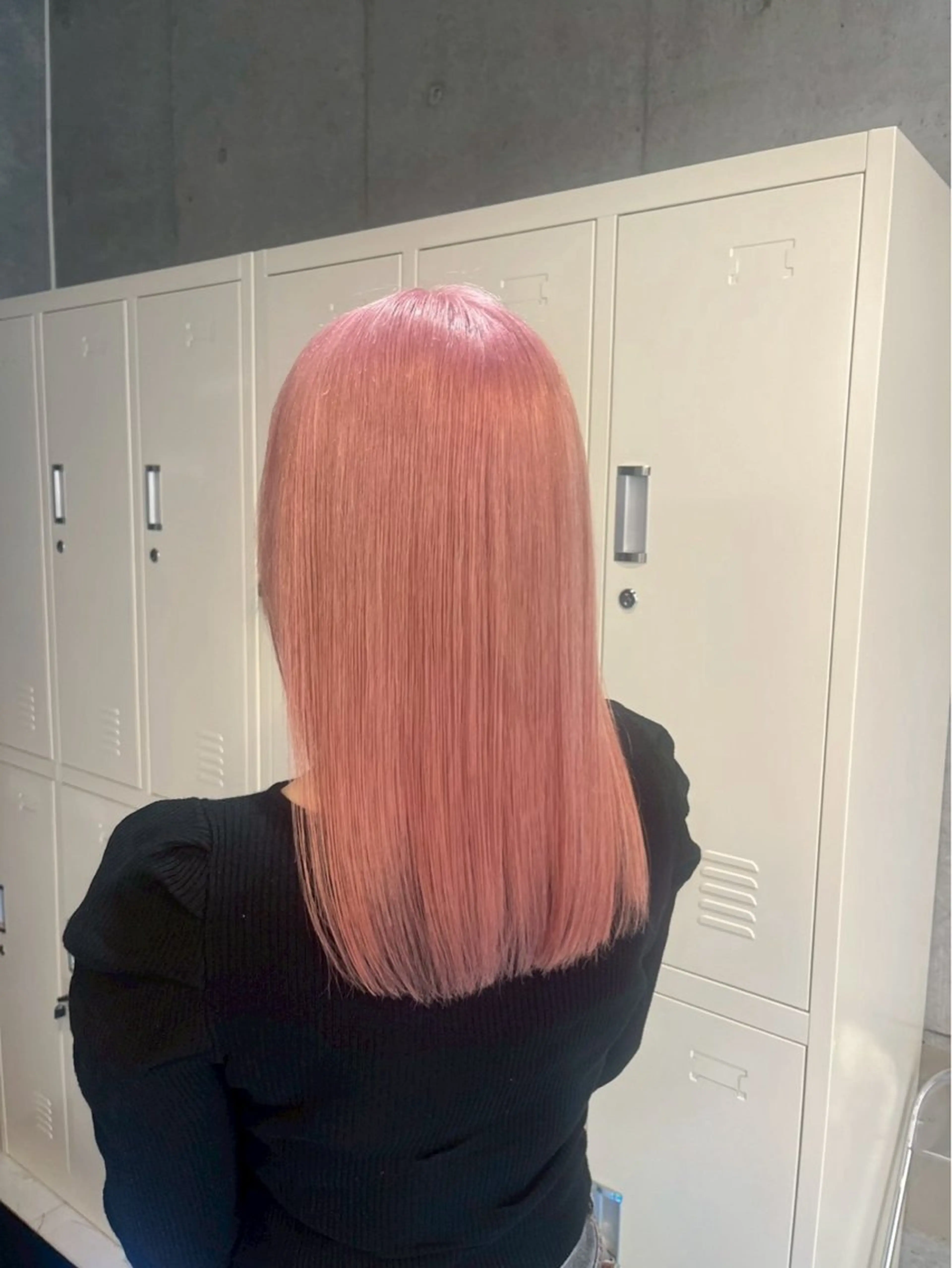 セミロング カラー 🌈推し活ハイトーン 💫荒川結星のヘアスタイル