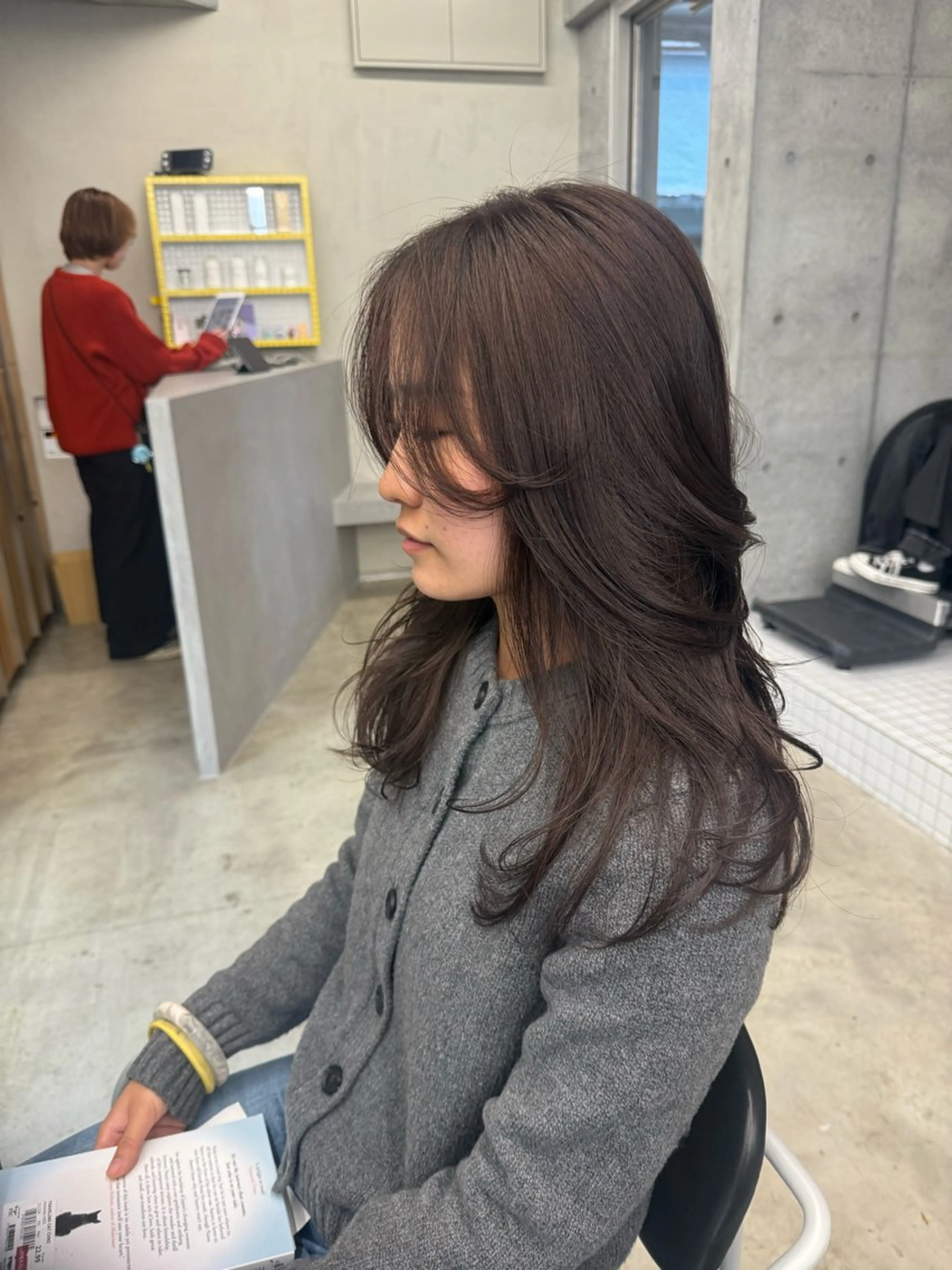 ロング カラー ロングレイヤー アッシュ ベージュカラー ブリーチ 透明感カラー カット ヘアカラー トリートメント 誰より丁寧なカット/ 小林輝/レイヤーのヘアスタイル