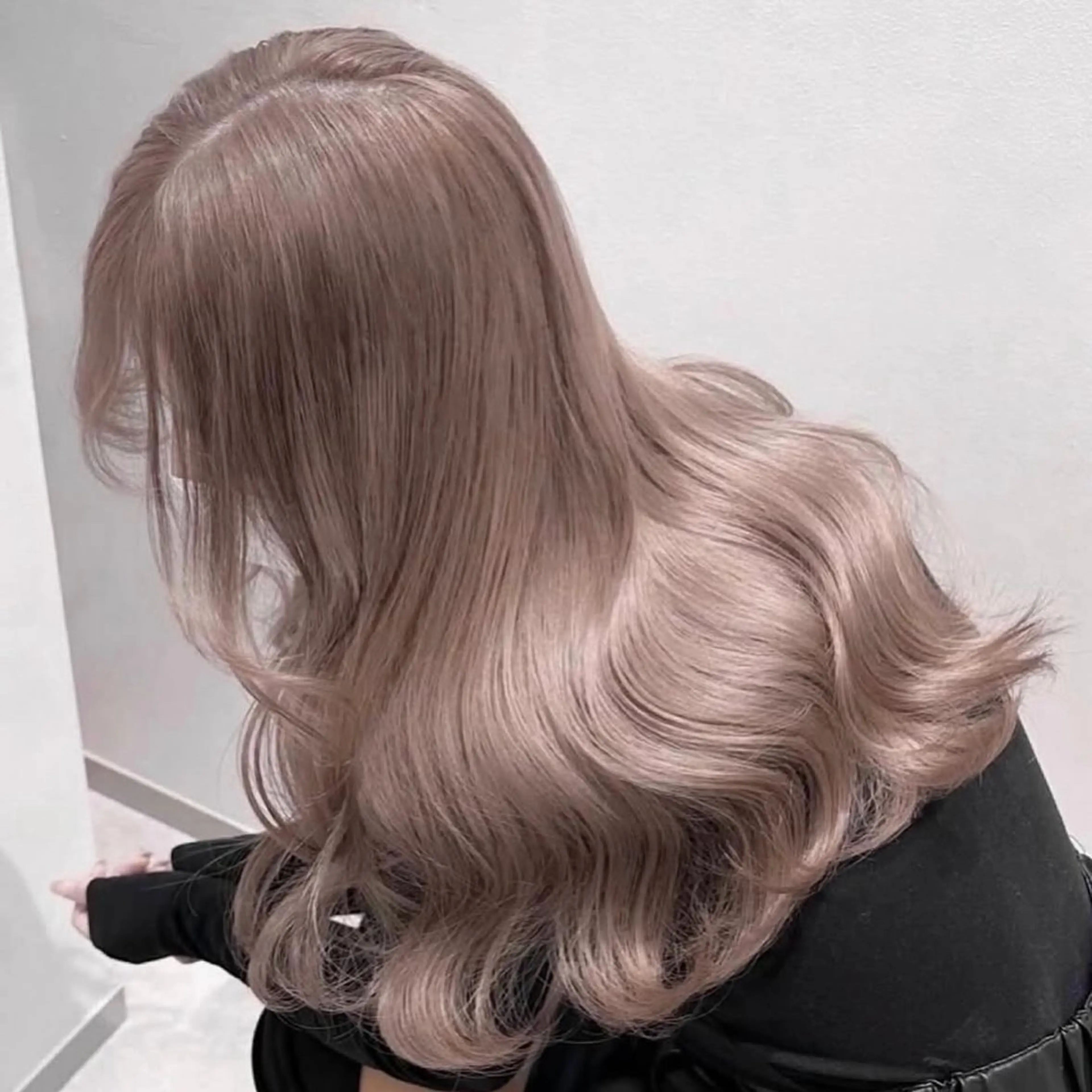 ✨人気No1.ハイトーンブリーチ2回＋高保湿トリートメントの写真