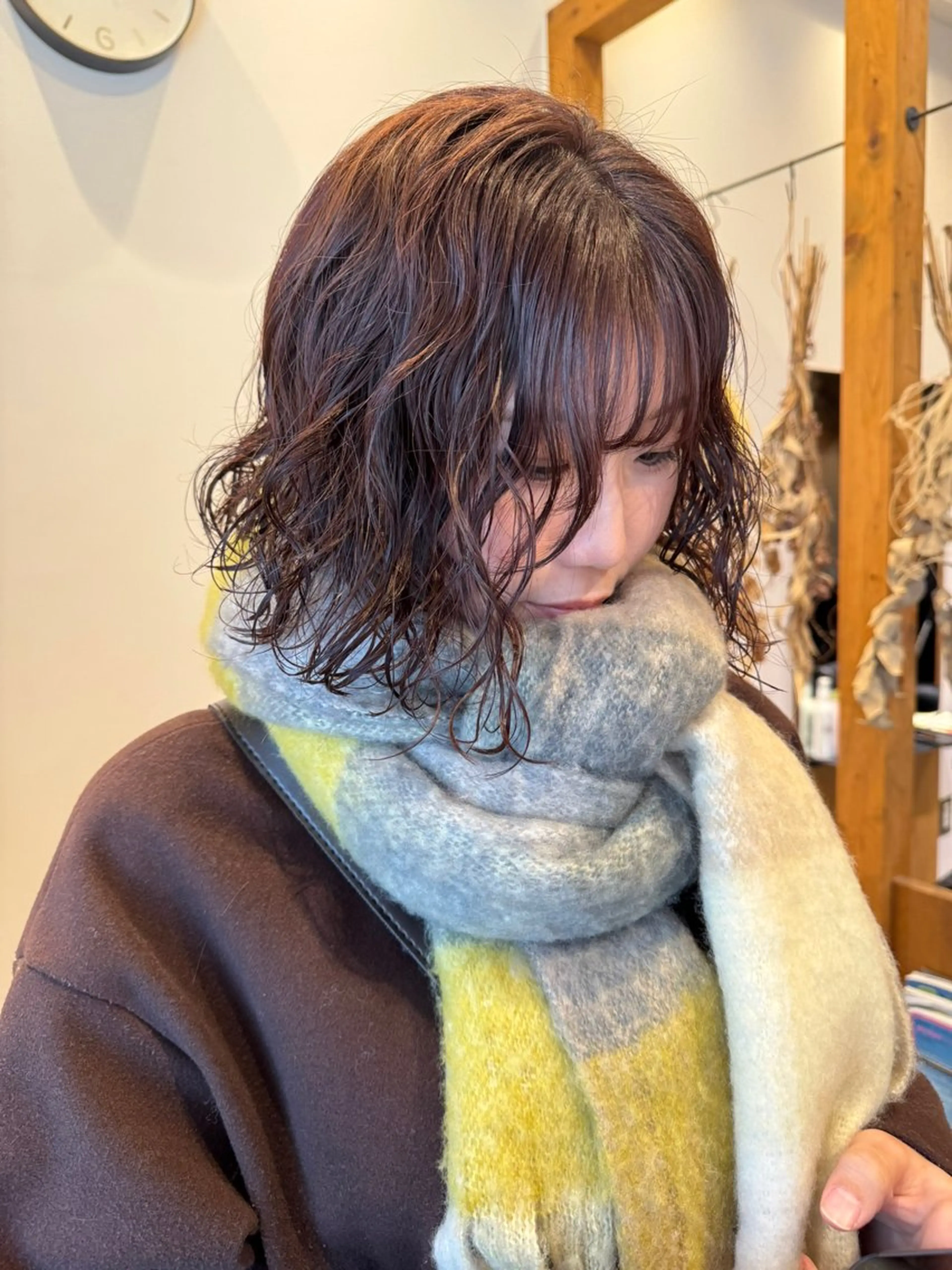 ミディアム カラー パーマ ミディアムパーマ レッドカラー スパイラルパーマ パーマ トリートメント ENIF　大島 芽生のヘアスタイル