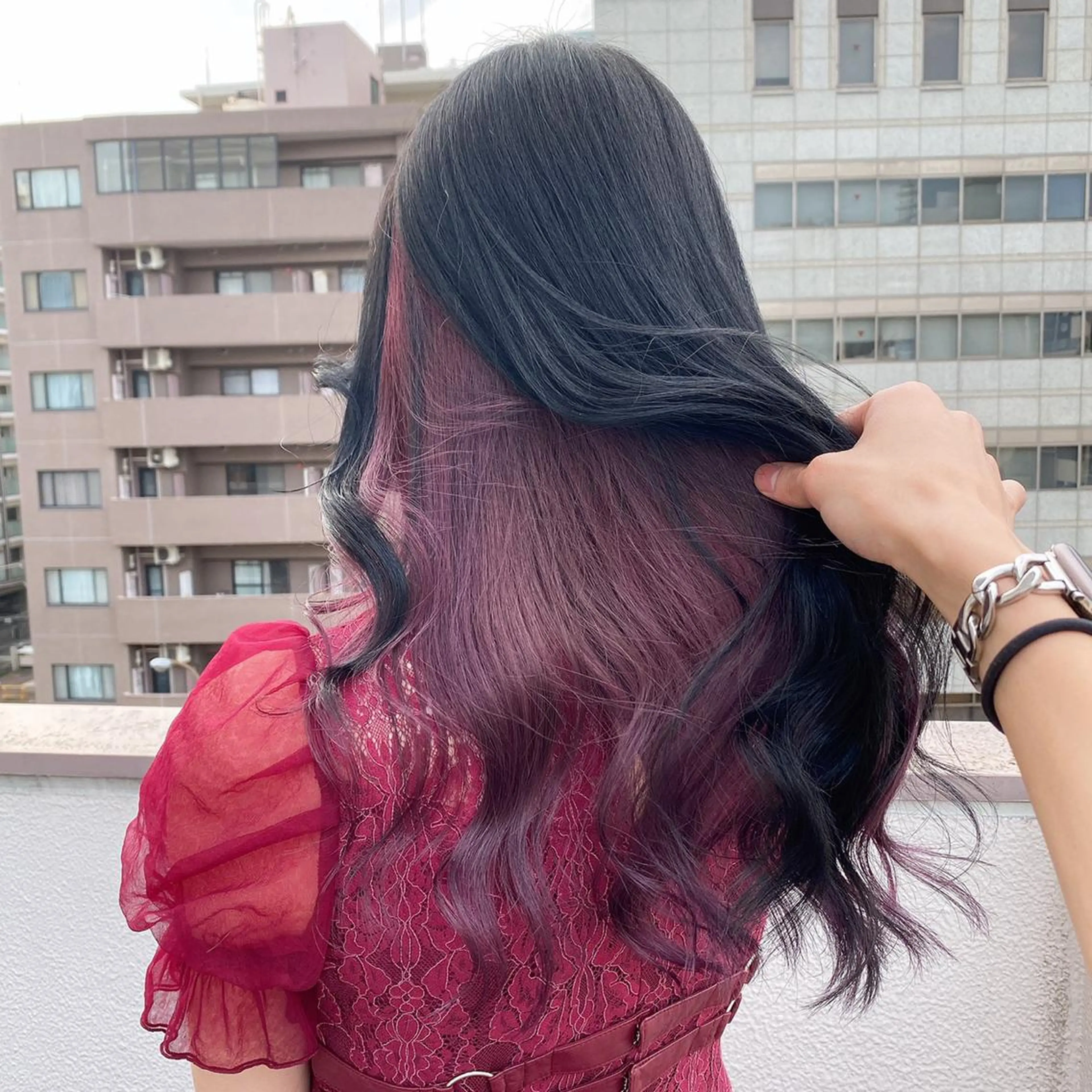 セミロング カラー パーマ ヘアアレンジ メンズ キッズ ネイル マツエク・マツパ デザインカラー ヘアカラー トリートメント ヘッドスパ ヘアセット スパイキー/フェザー /波巻き/かいとのヘアスタイル
