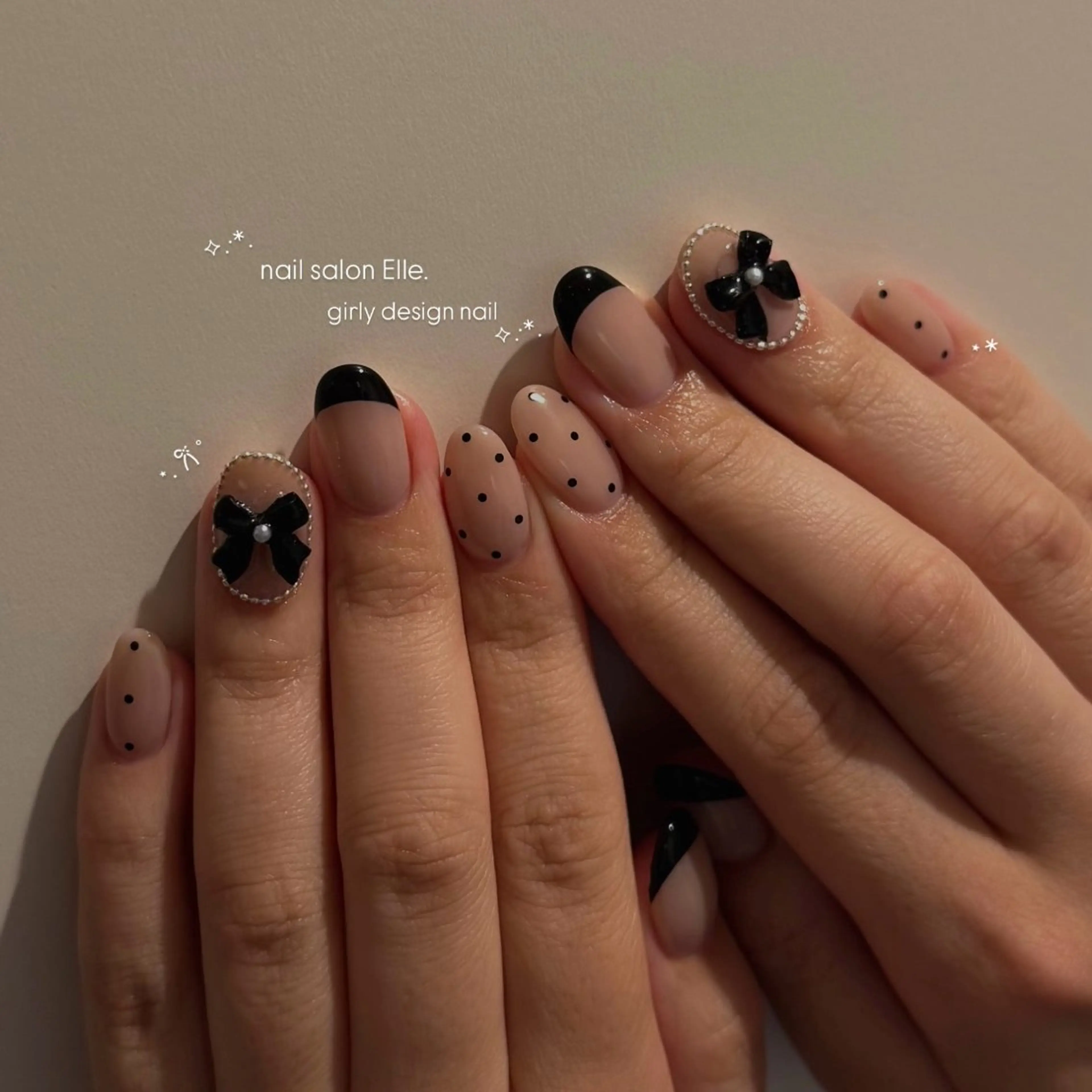 ネイル ドット フレンチネイル ガーリー リボン Elle. HINATAのネイルデザイン