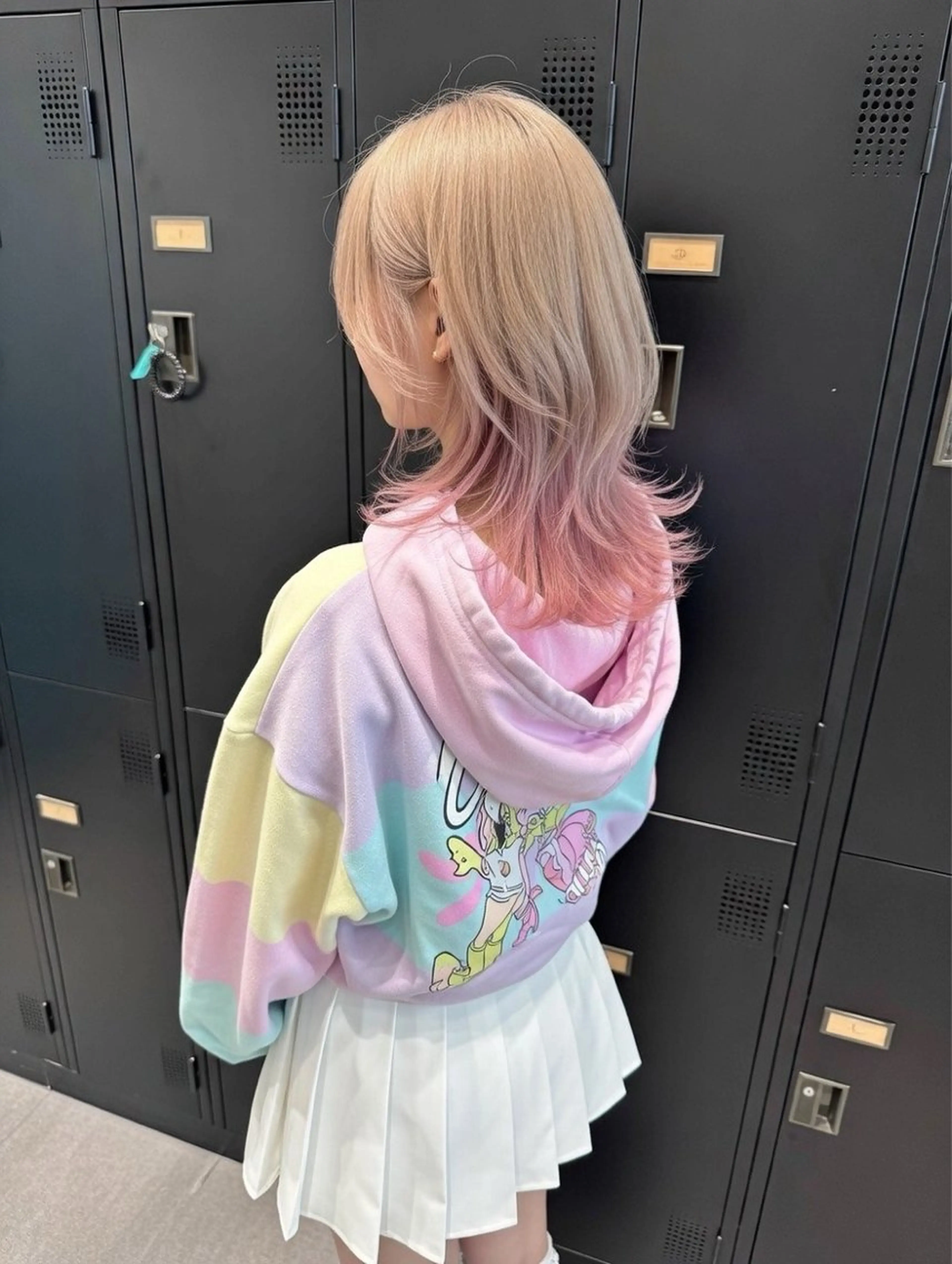 セミロング カラー ヘアアレンジ デザインカラー ハイトーンカラー インナーカラー ピンクカラー レイヤーカット ヘアカラー ハイトーン特化🤍 浦住のヘアスタイル