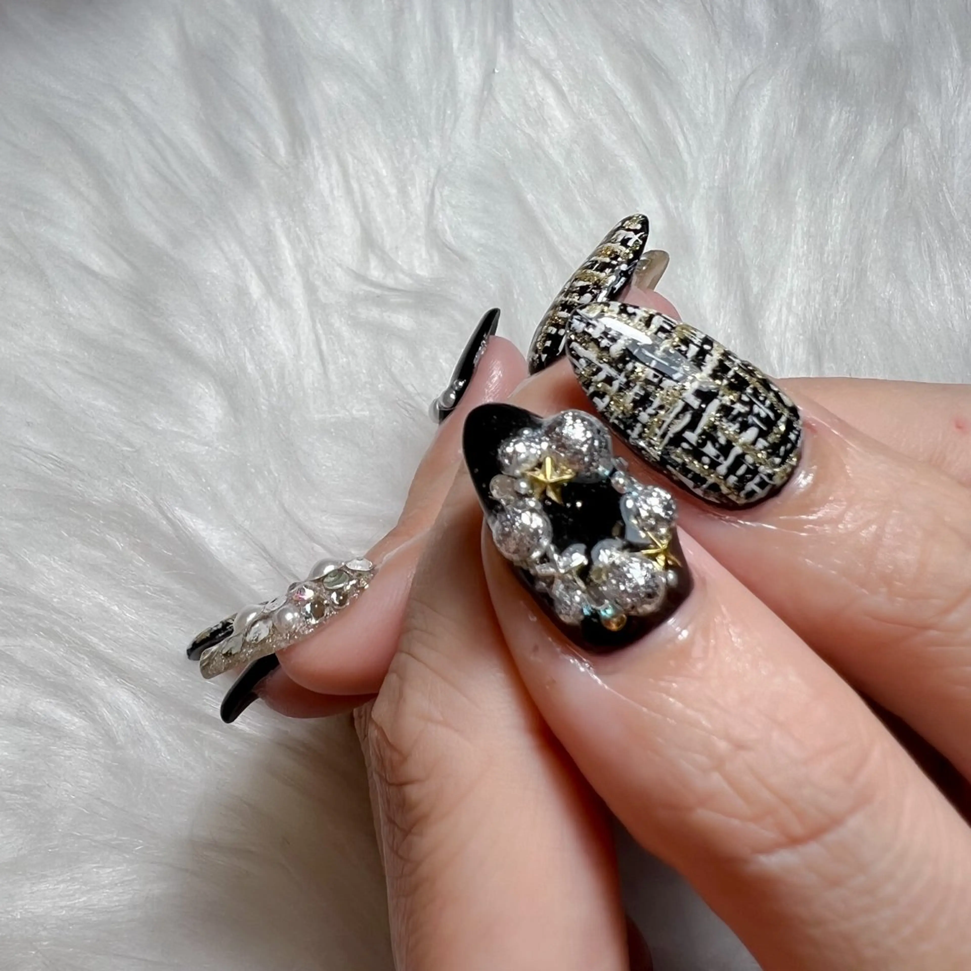 ネイル ツイードネイル ✨絶対に褒められる 店長"Momonaのネイルデザイン