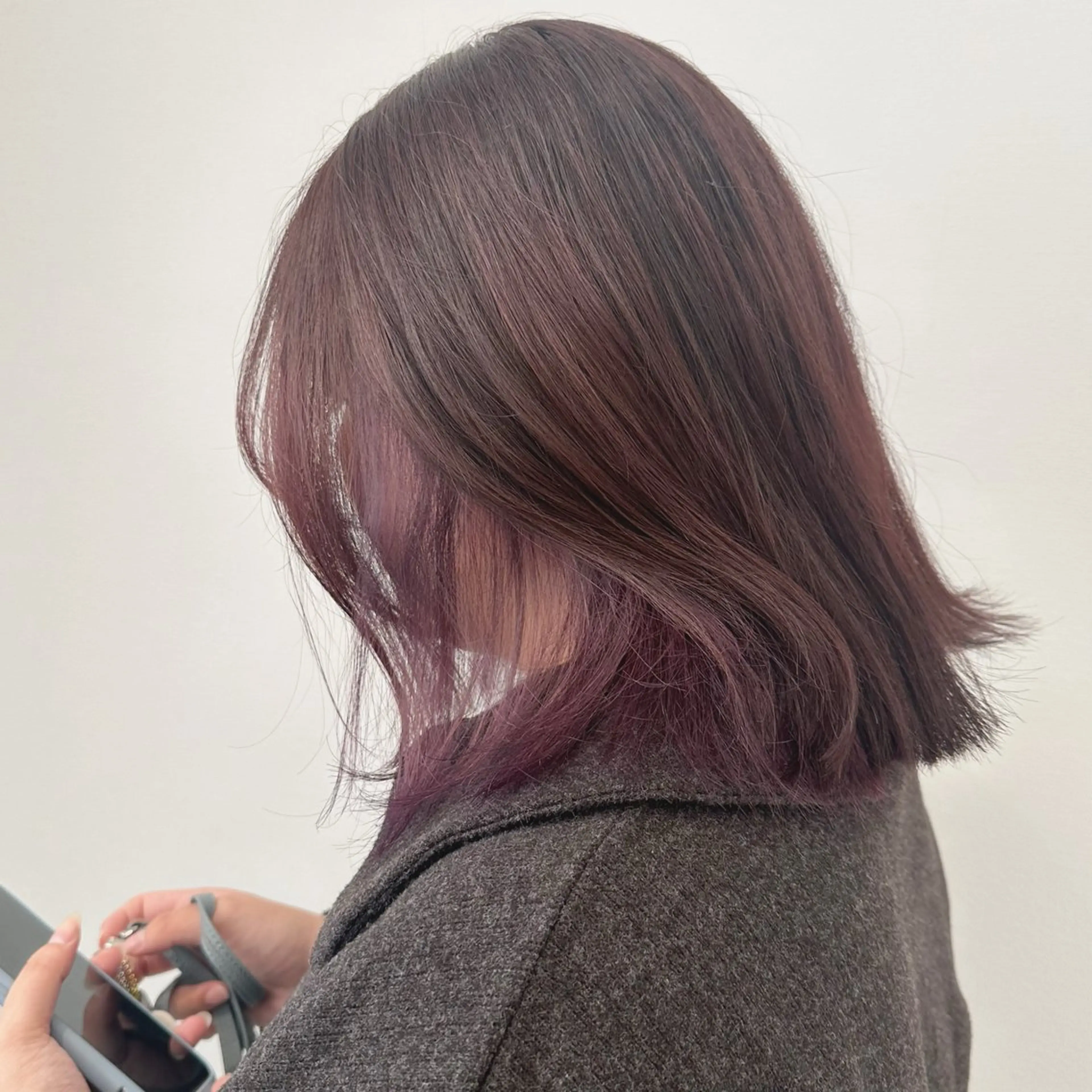 セミロング カラー インナーカラー パープルカラー タッセルボブ× 美髪・髪質改善のヘアスタイル