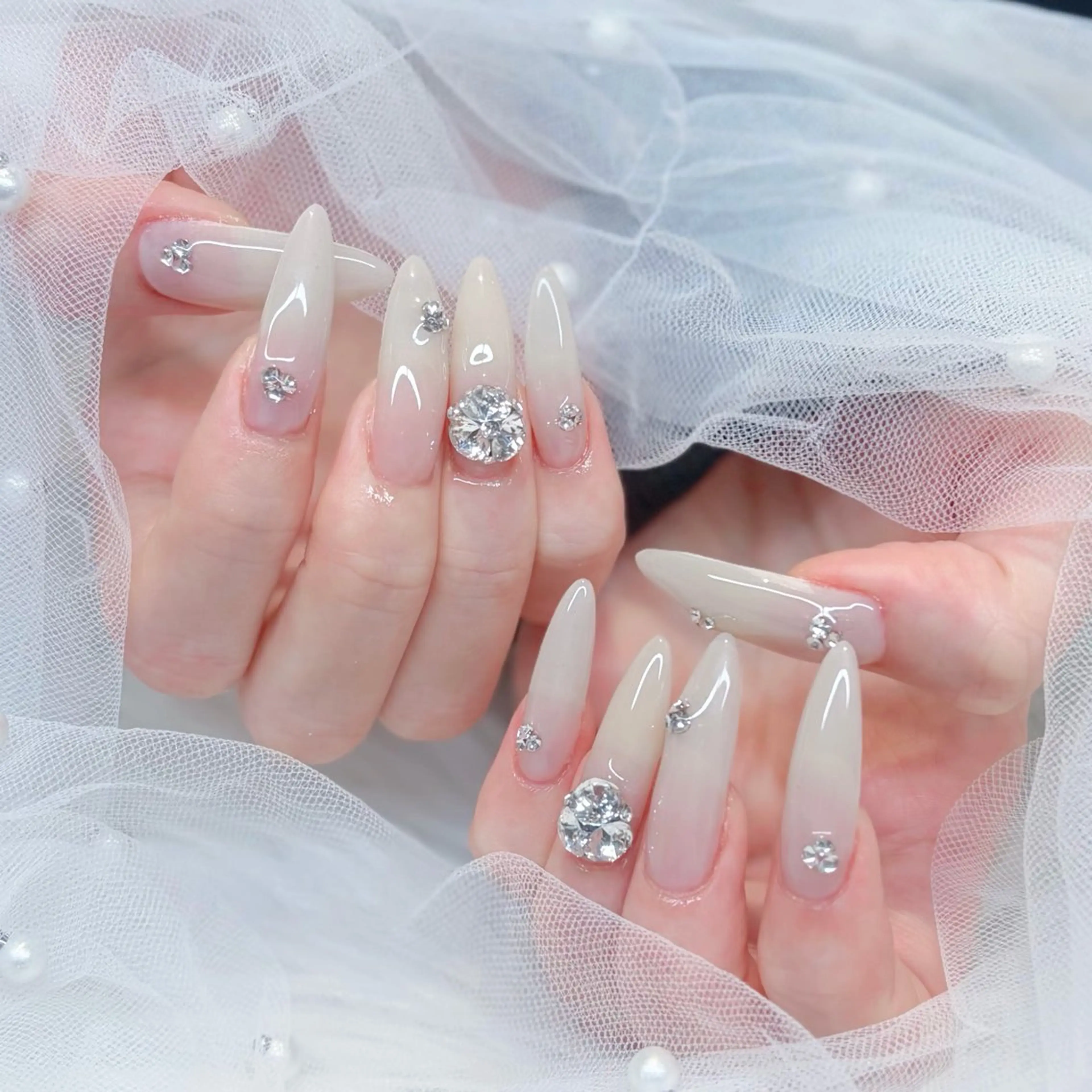 ネイル キラキラネイル ロングネイル シンプルネイル ワンホンネイル ハンドネイル ぷりゅねる 心斎橋のネイルデザイン