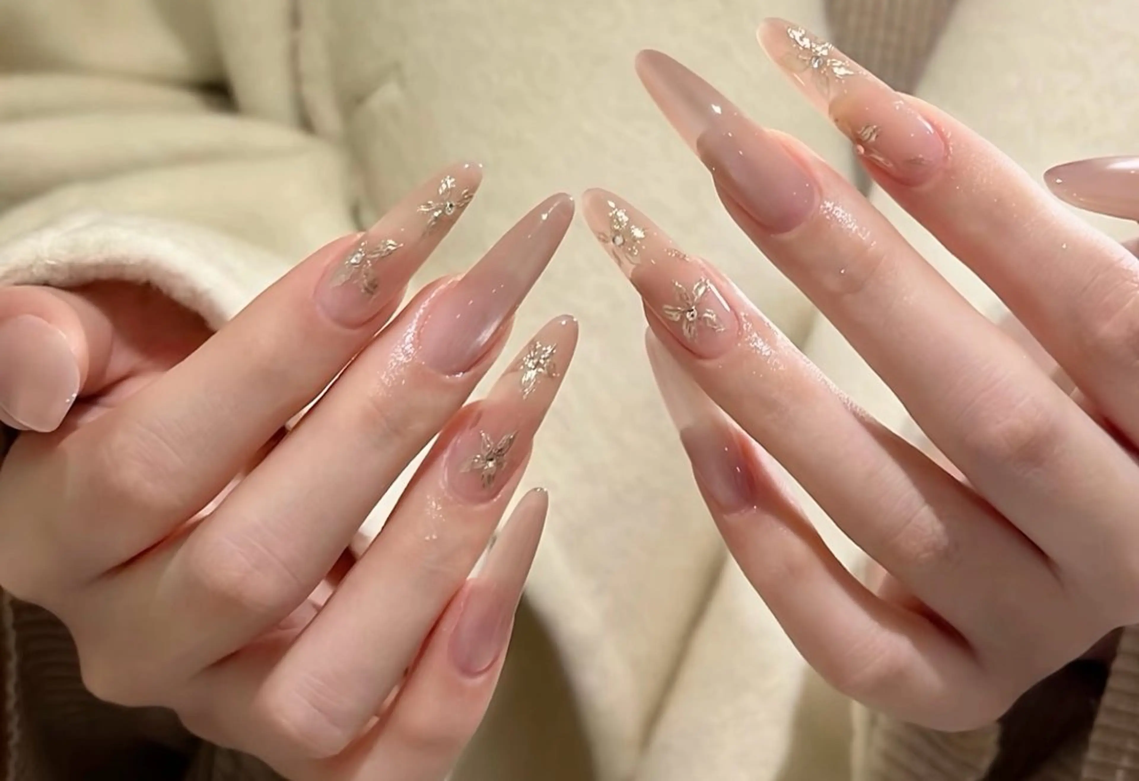 ネイル チークネイル 長さ出し フラワーネイル フレンチネイル ガーリー SunNail池袋駅 ワンホンネイルのネイルデザイン