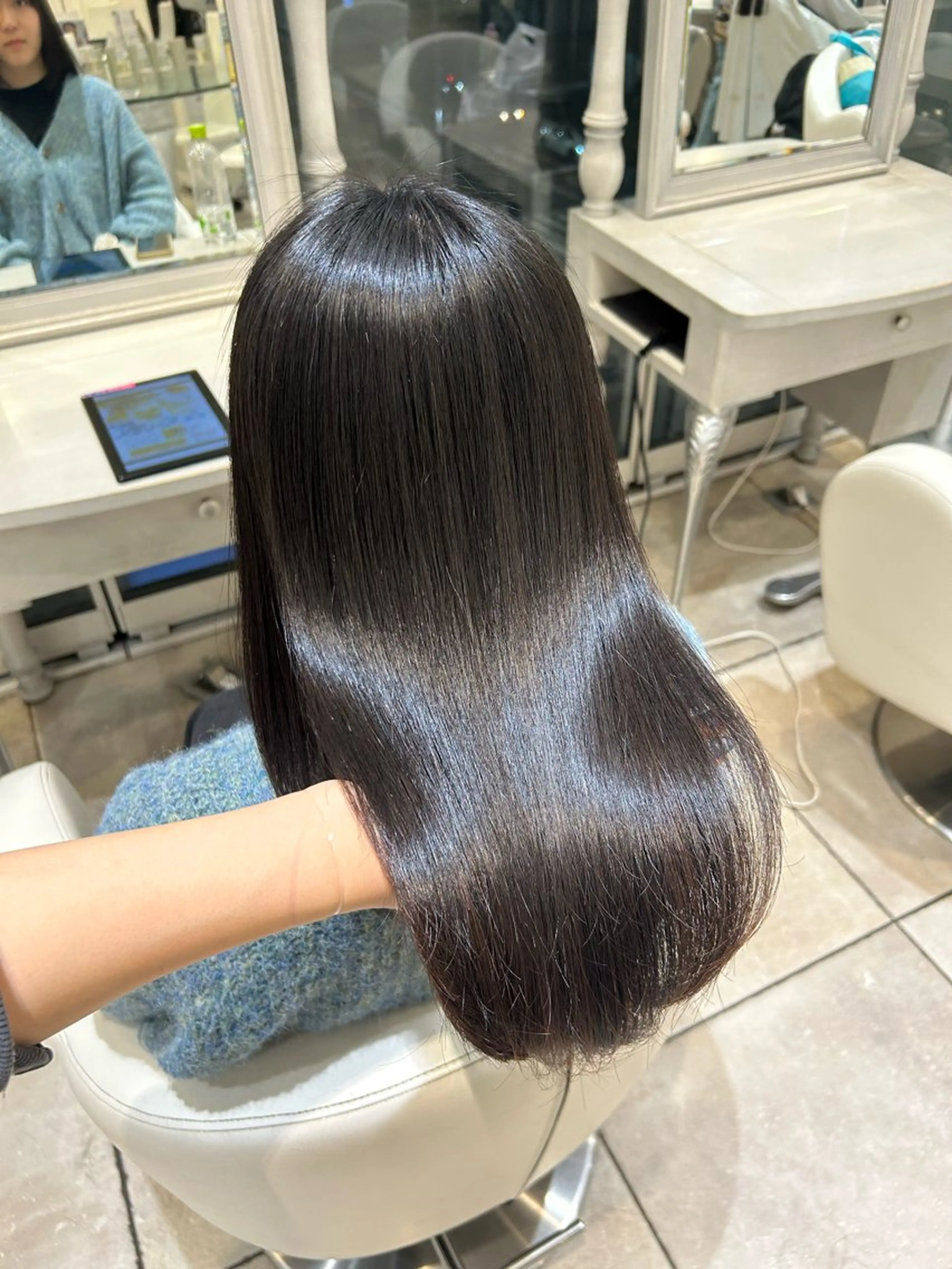 セミロング レイヤーカット/ 透明感カラー/カナのヘアスタイル