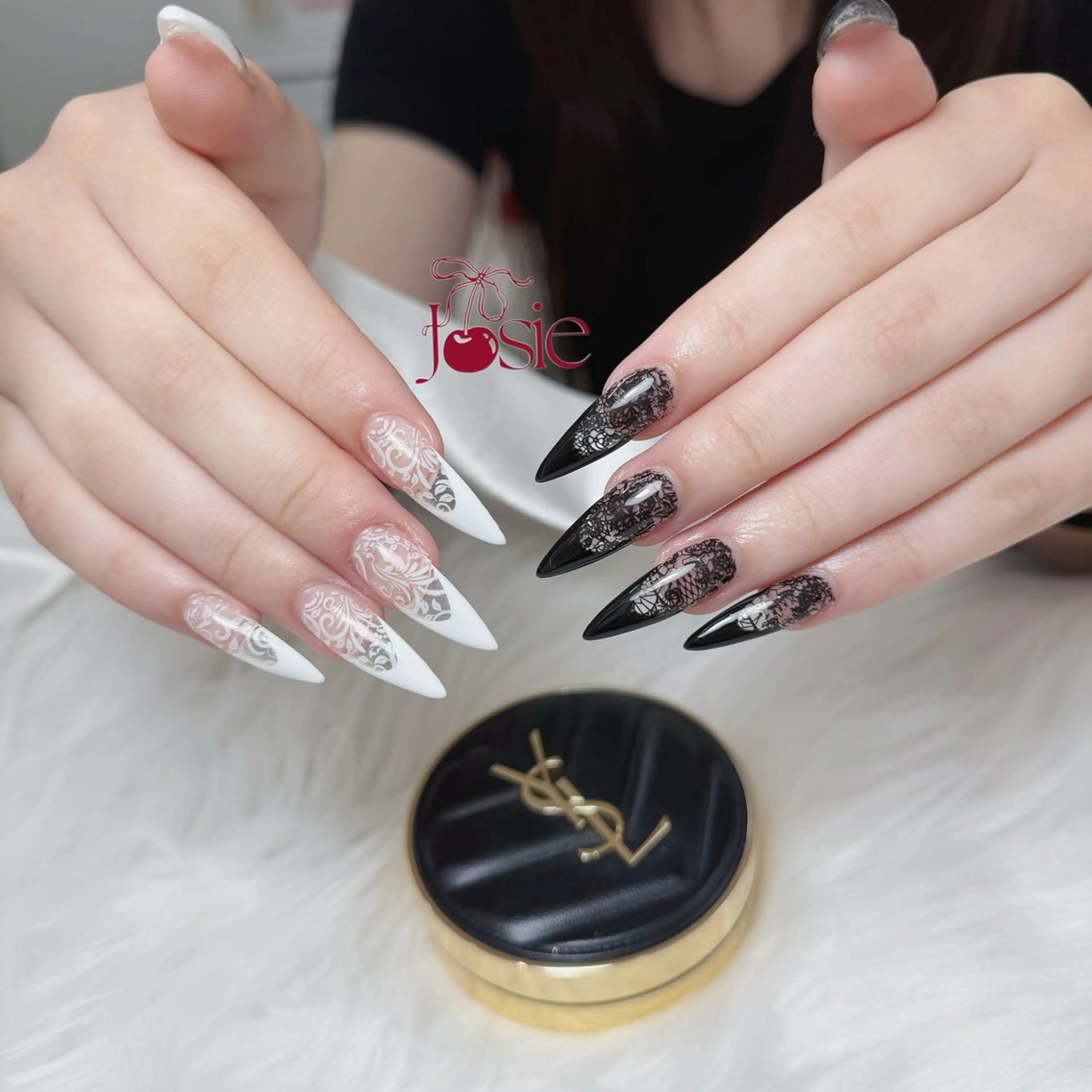 ネイル キラキラネイル 韓国ネイル ロングネイル ワンホンネイル ハンドネイル Josie nail salonのネイルデザイン