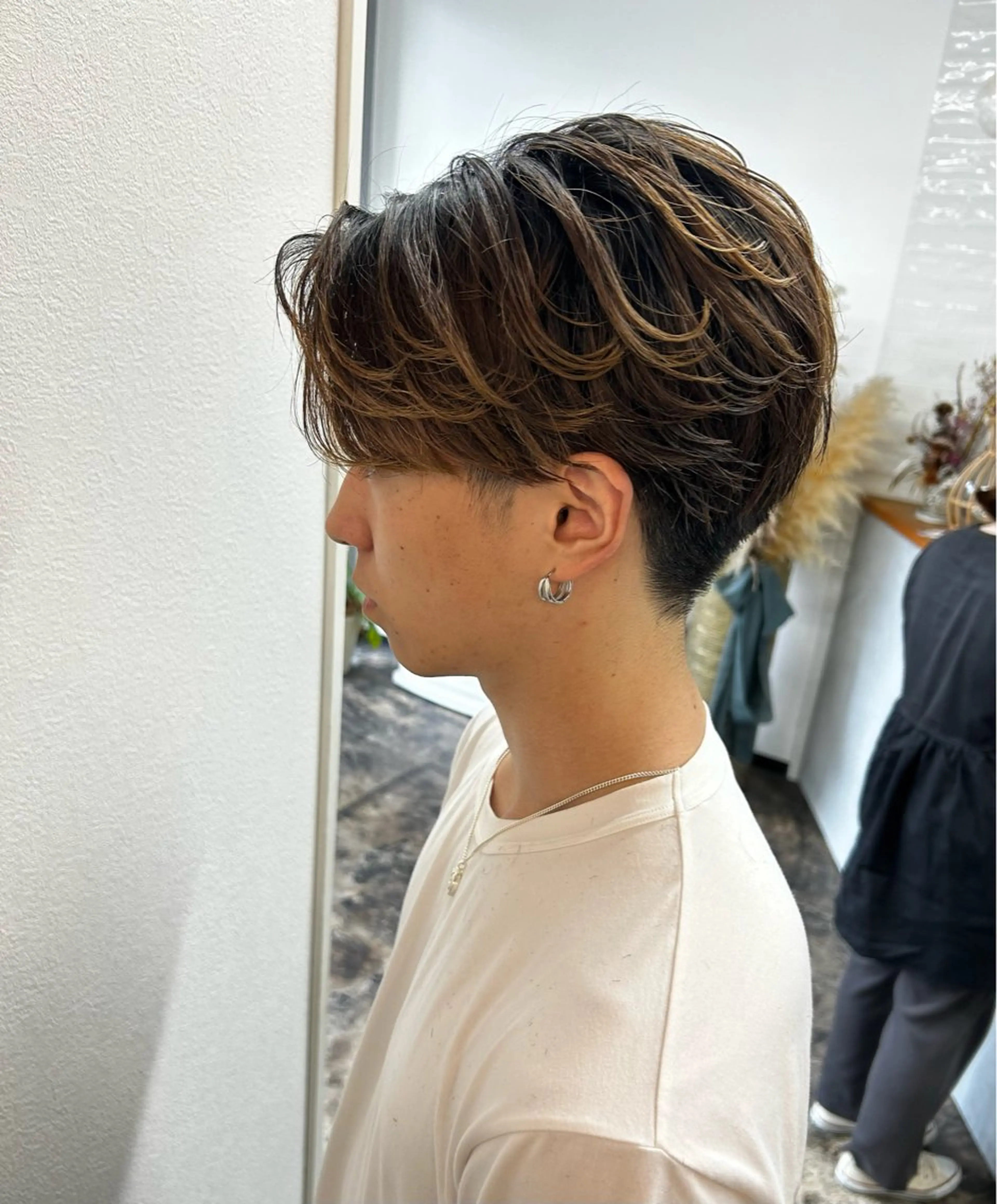 ショート メンズ センターパート メンズパーマ レイヤーカット 西浦 たくみのヘアスタイル