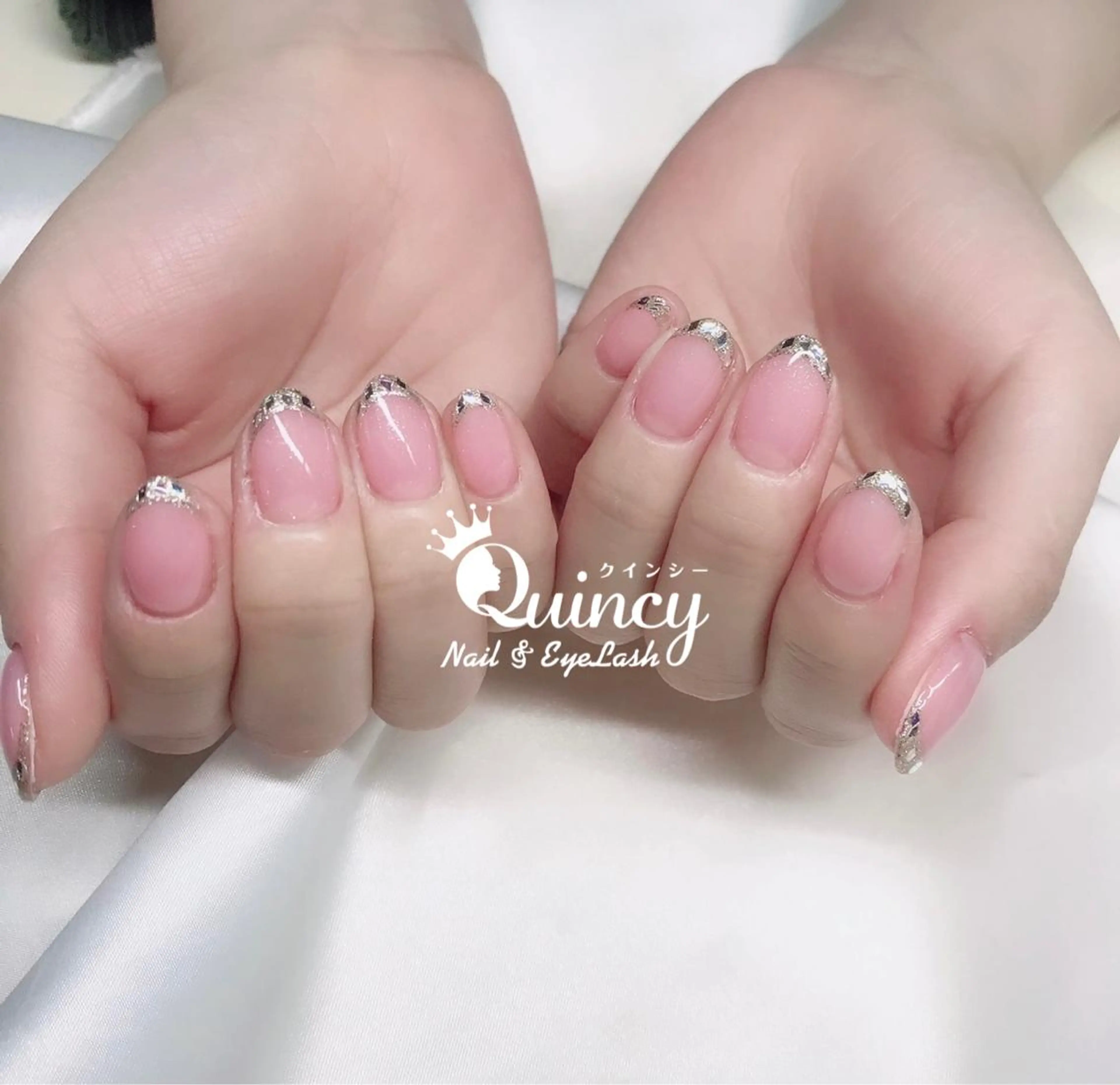 ネイル フレンチネイル ガラスフレンチ Quincy ネイル&アイラッシュのマツエク・マツパデザイン