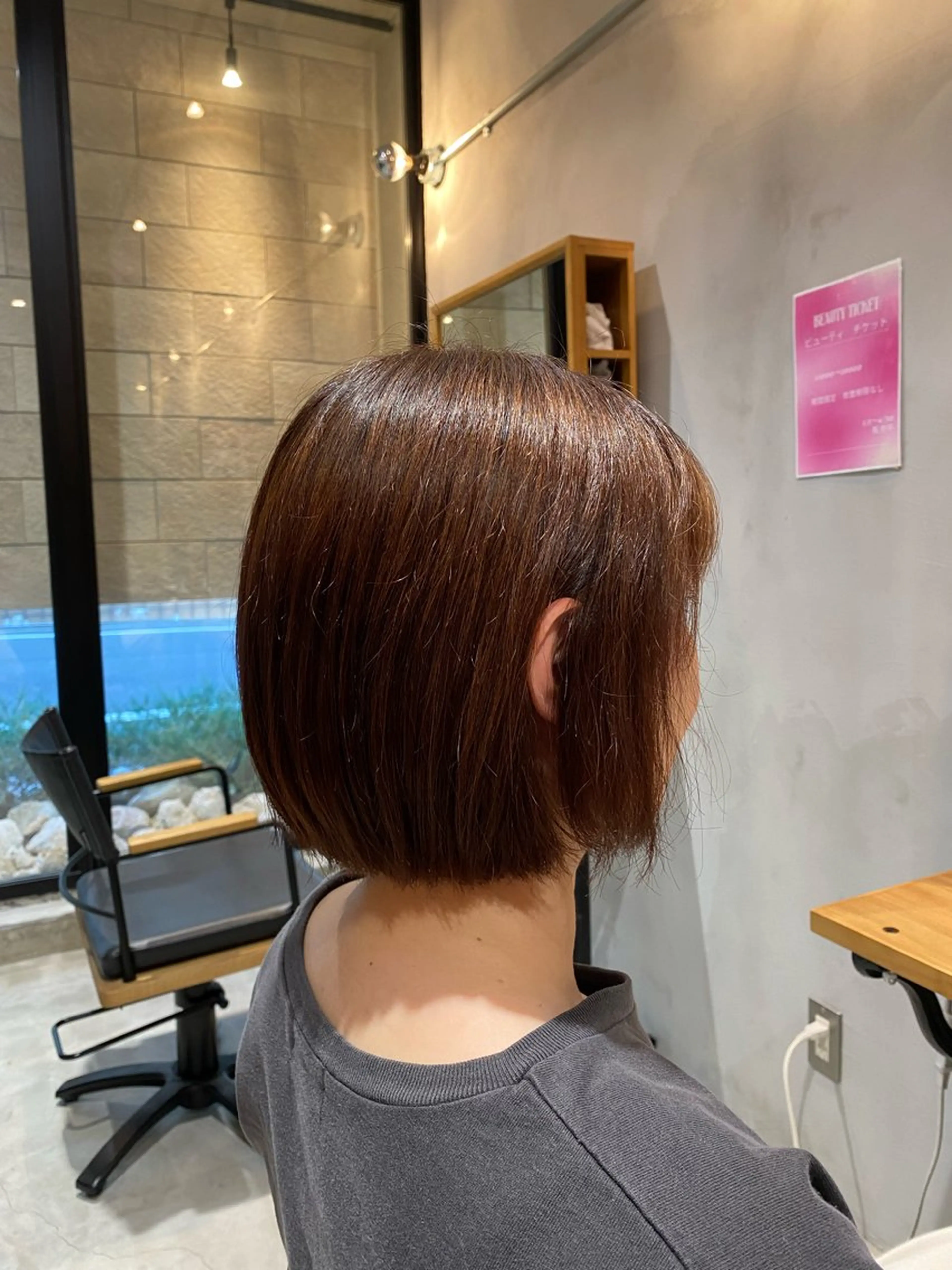 ショート カット ヘアカラー 佐々木 彩乃のヘアスタイル