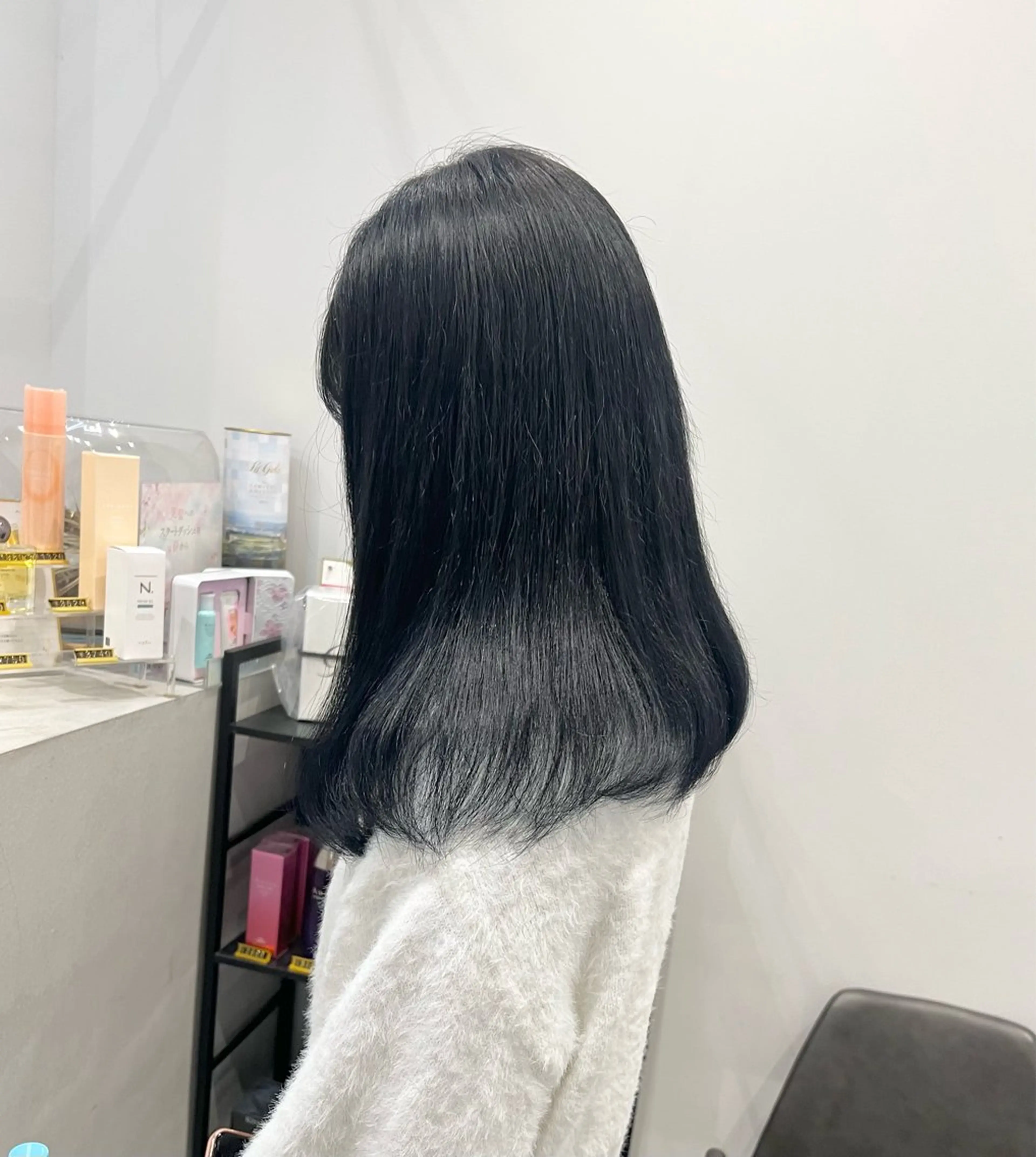セミロング カラー 黒髪 ブルーカラー ブルーブラック 透明感カラー 吉川 陽菜のヘアスタイル