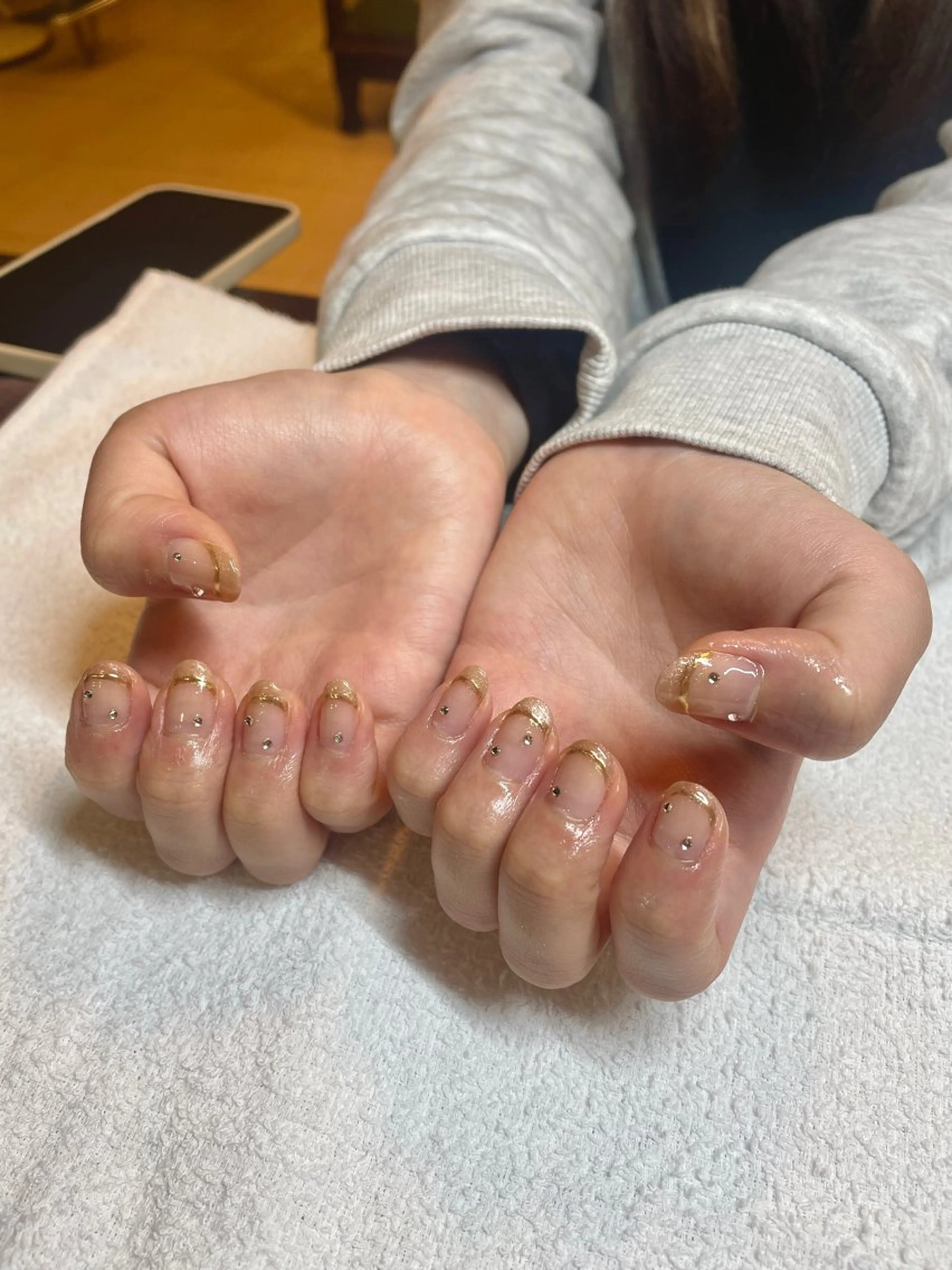 ネイル フレンチネイル キラキラネイル マグネットネイル マグネットフレンチ ミラーネイル ハンドネイル 菊池 菜月のヘアスタイル