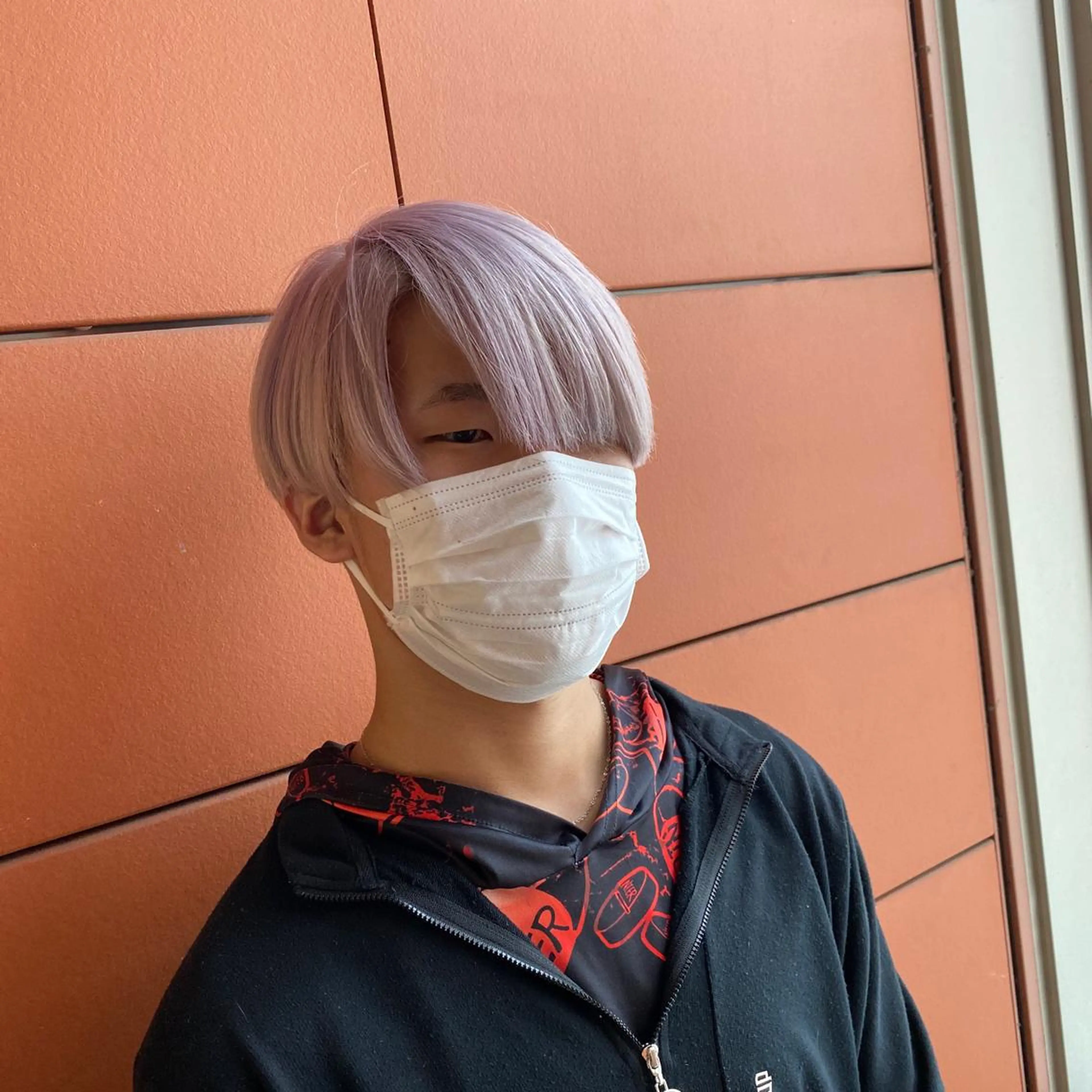 ショート カラー 井手 孔介のヘアスタイル