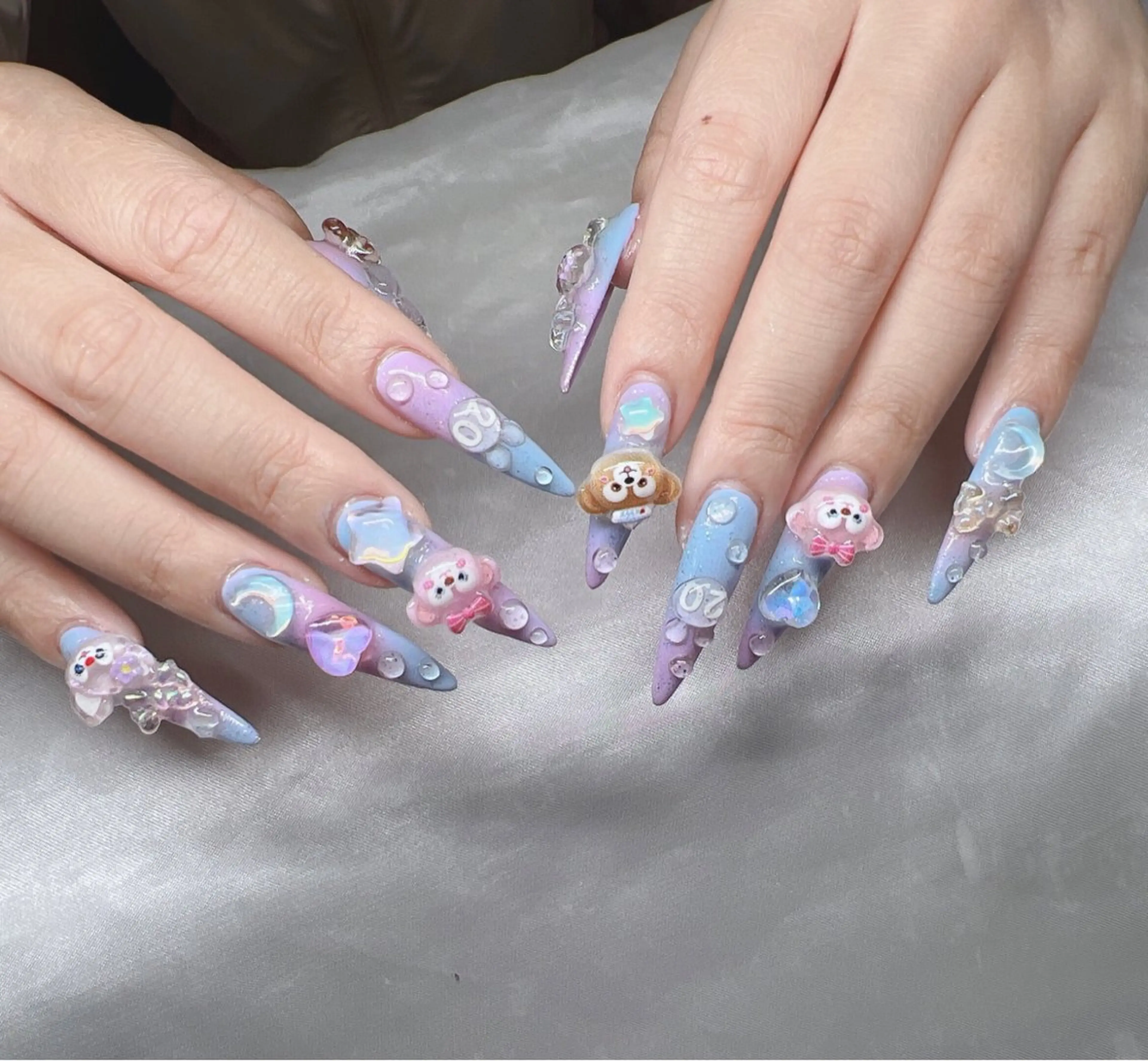 ネイル 長さ出し グラデーション キラキラネイル マグネットネイル ニュアンスネイル ハンドネイル Lee Ainのネイルデザイン