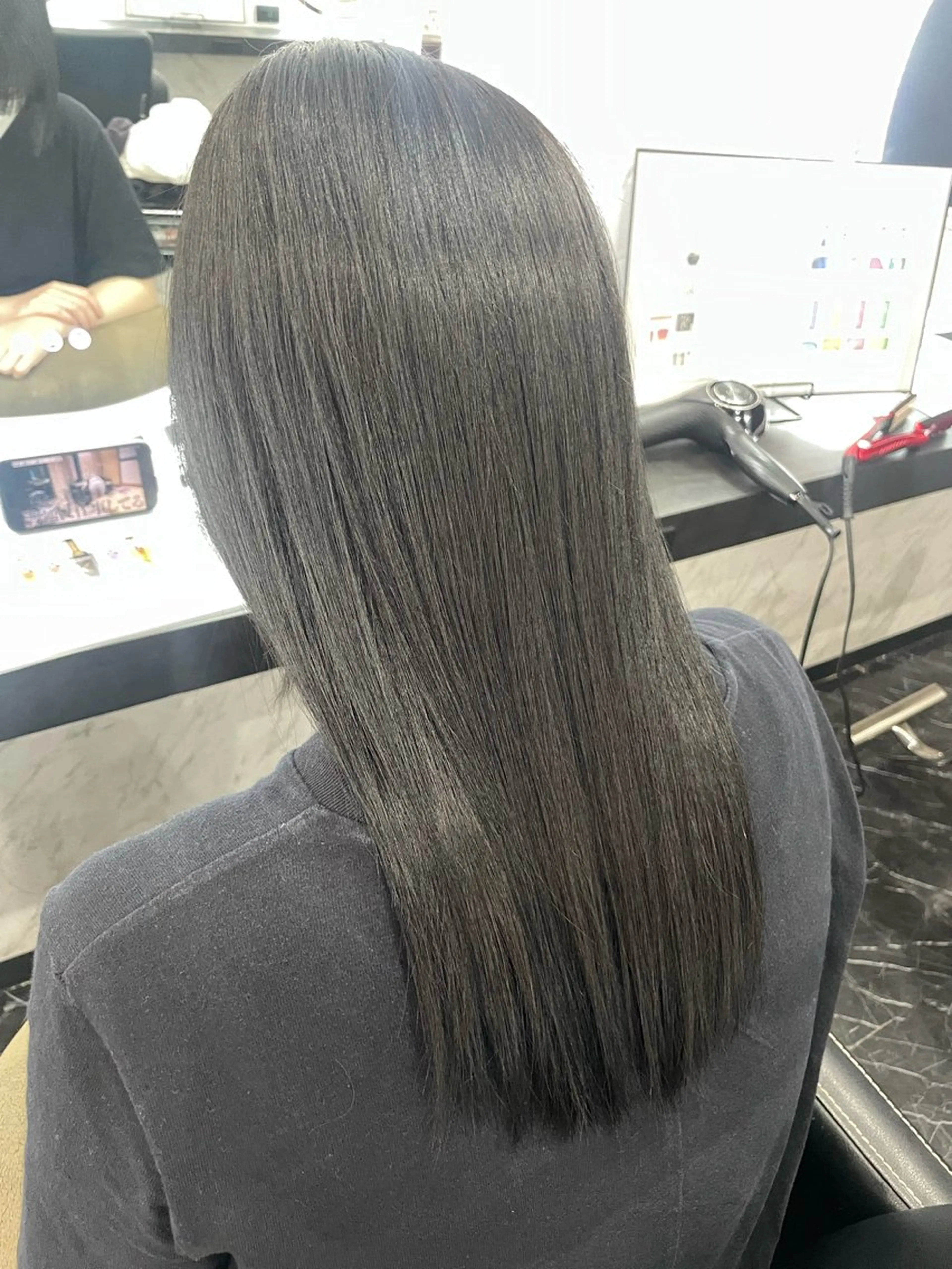 セミロング カット ヘアカラー ヘッドスパ 五十嵐 満梨奈のヘアスタイル