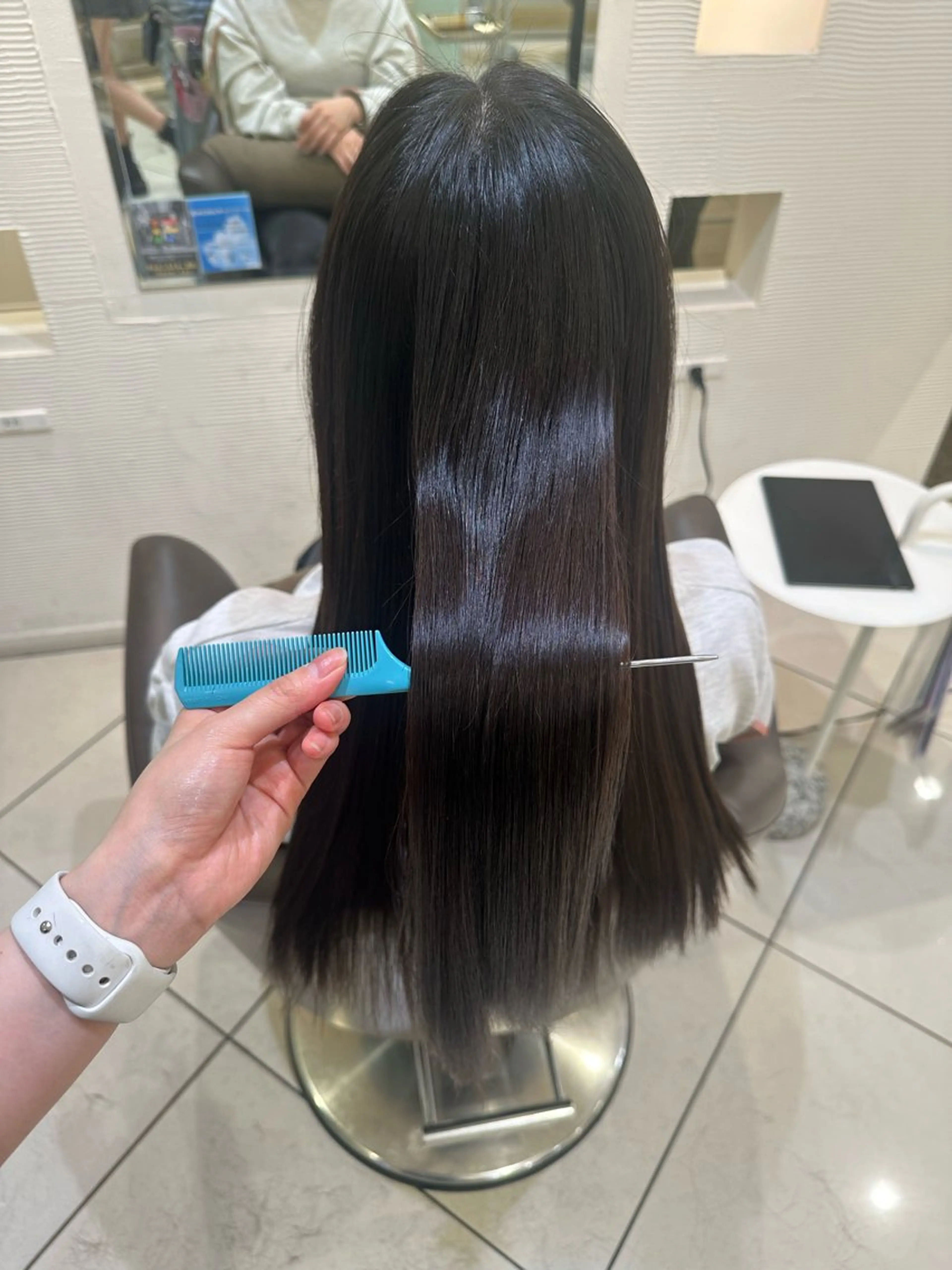 ロング カラー ヘアアレンジ タイトボブ個性派カラ ーAKANEのヘアスタイル