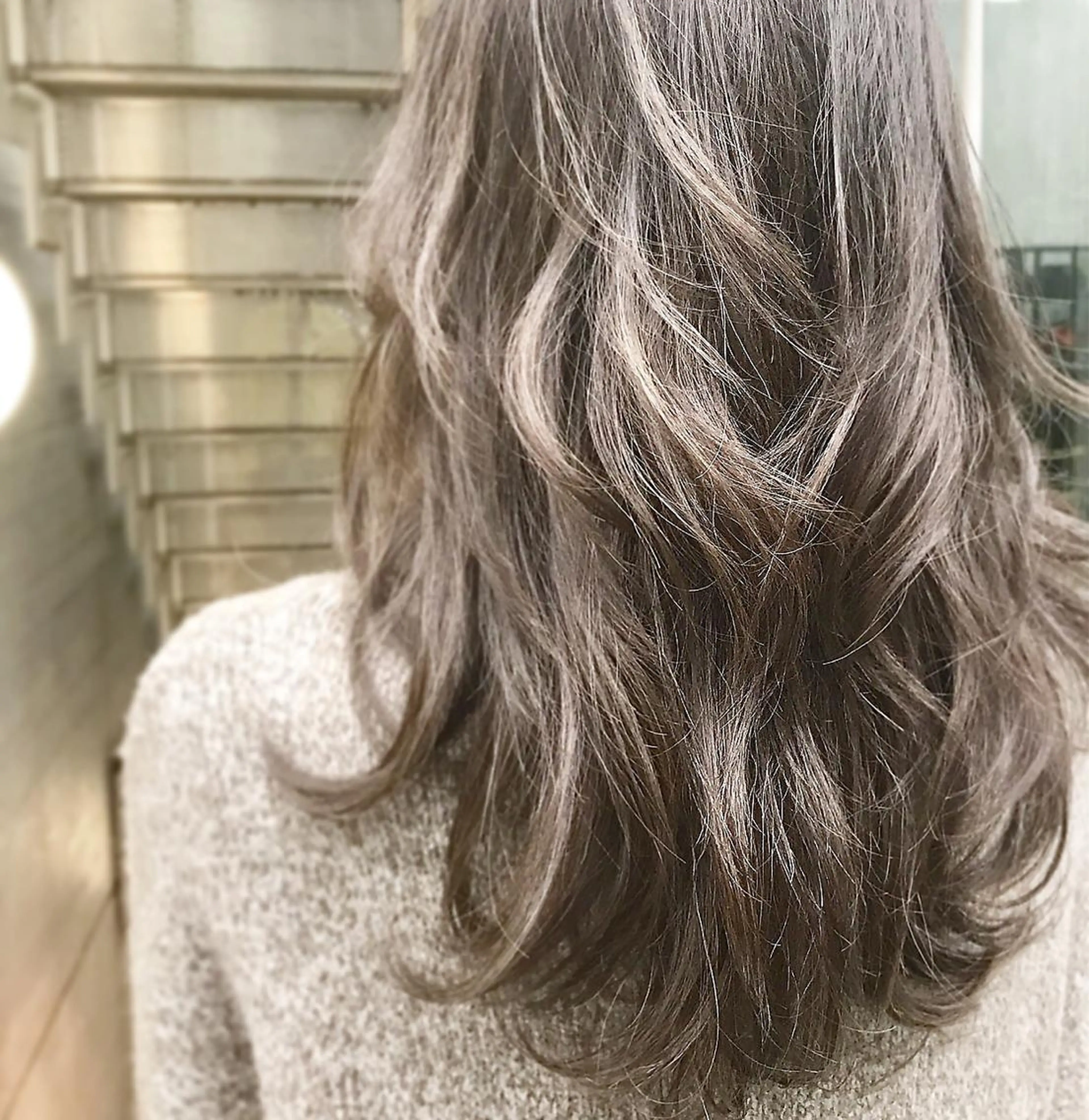 セミロング カラー ブリーチ 白髪ぼかし×デザイン 🕊️🫧ホウジョウのヘアスタイル