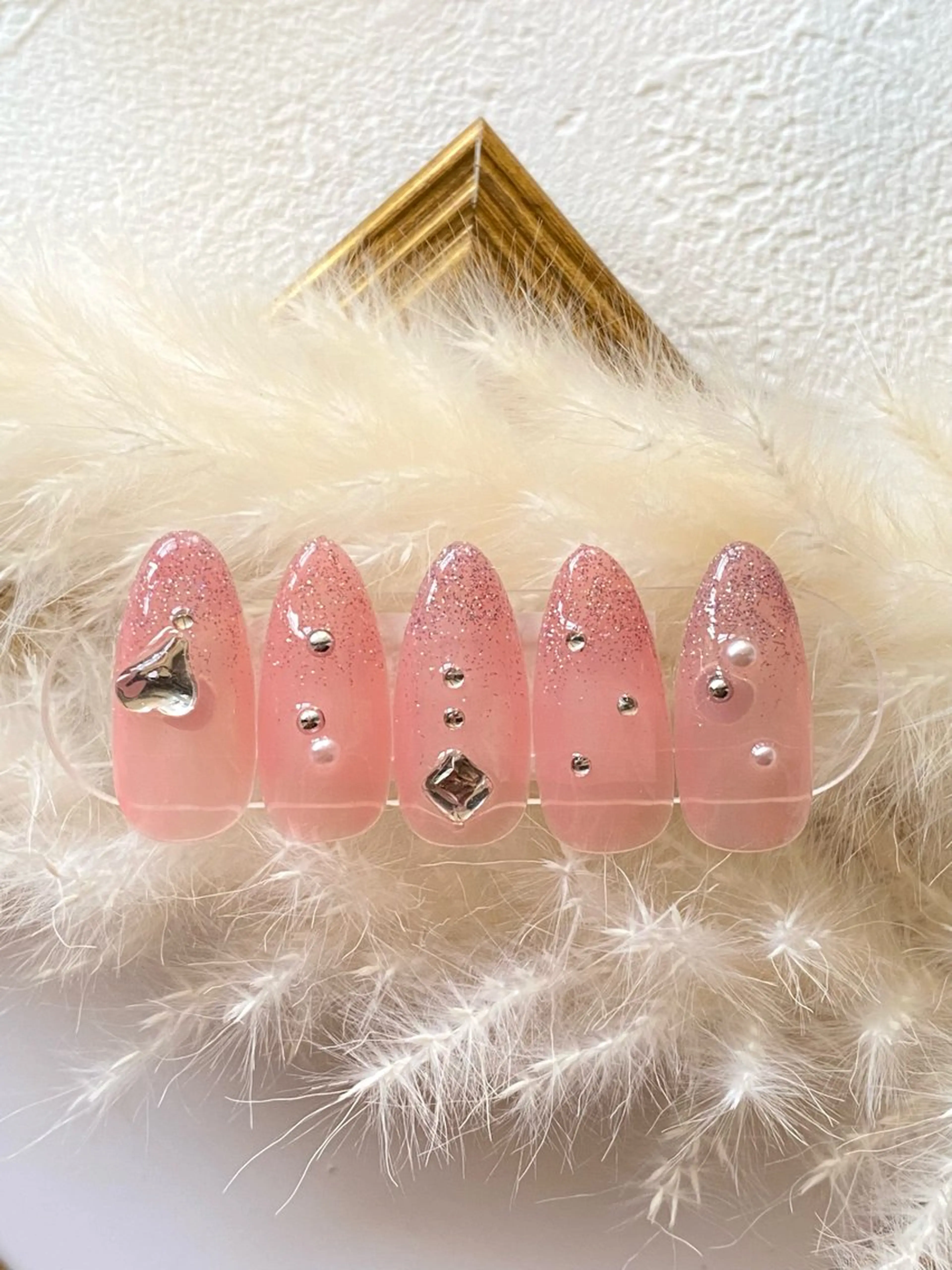 ネイル フラッシュネイル グラデーション キラキラネイル ピンク ストーンネイル ハンドネイル iro+ nailのネイルデザイン