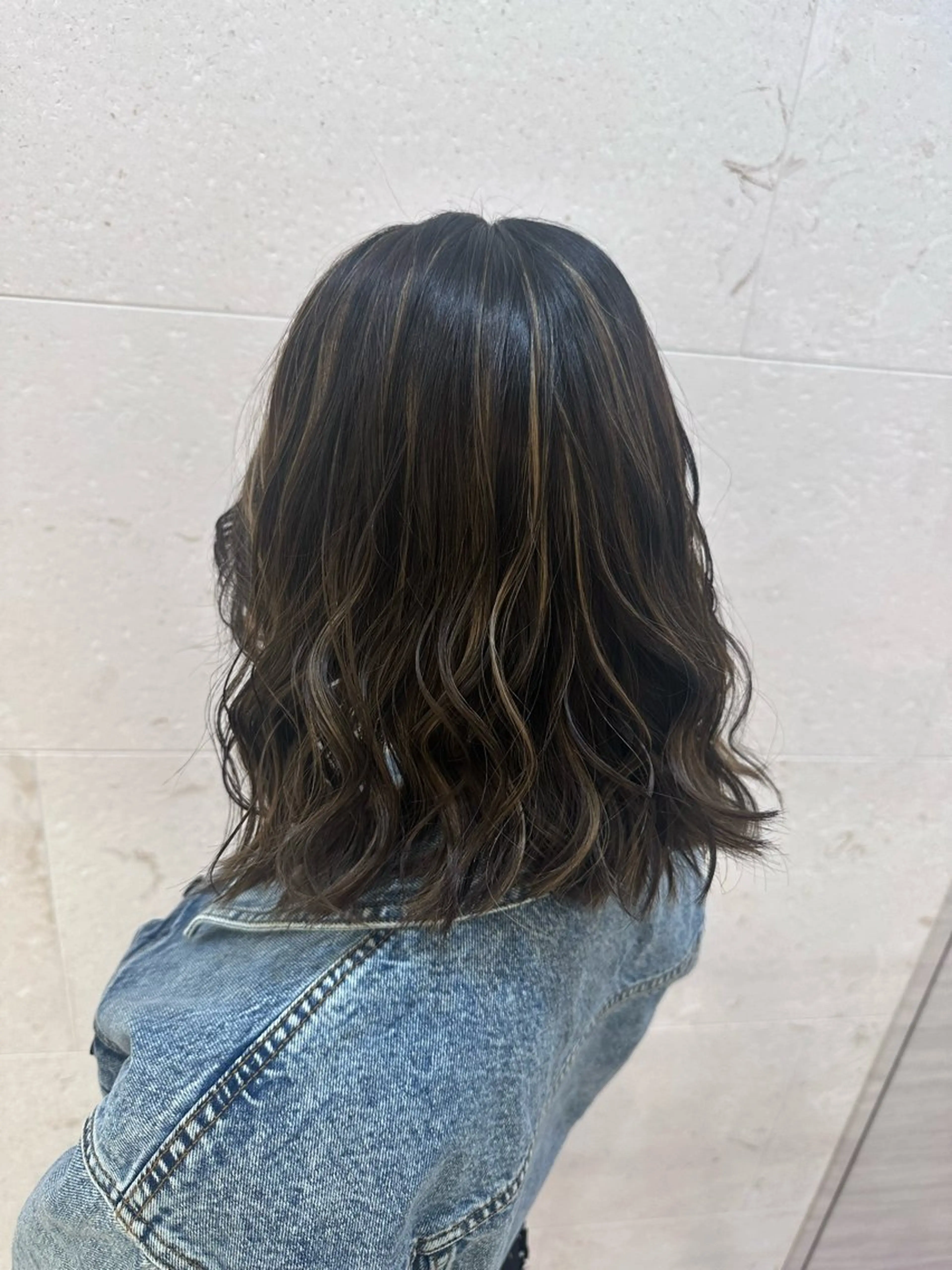 セミロング カラー ハイライトカラー ハイライト ヘアカラー 安田 柚月のヘアスタイル