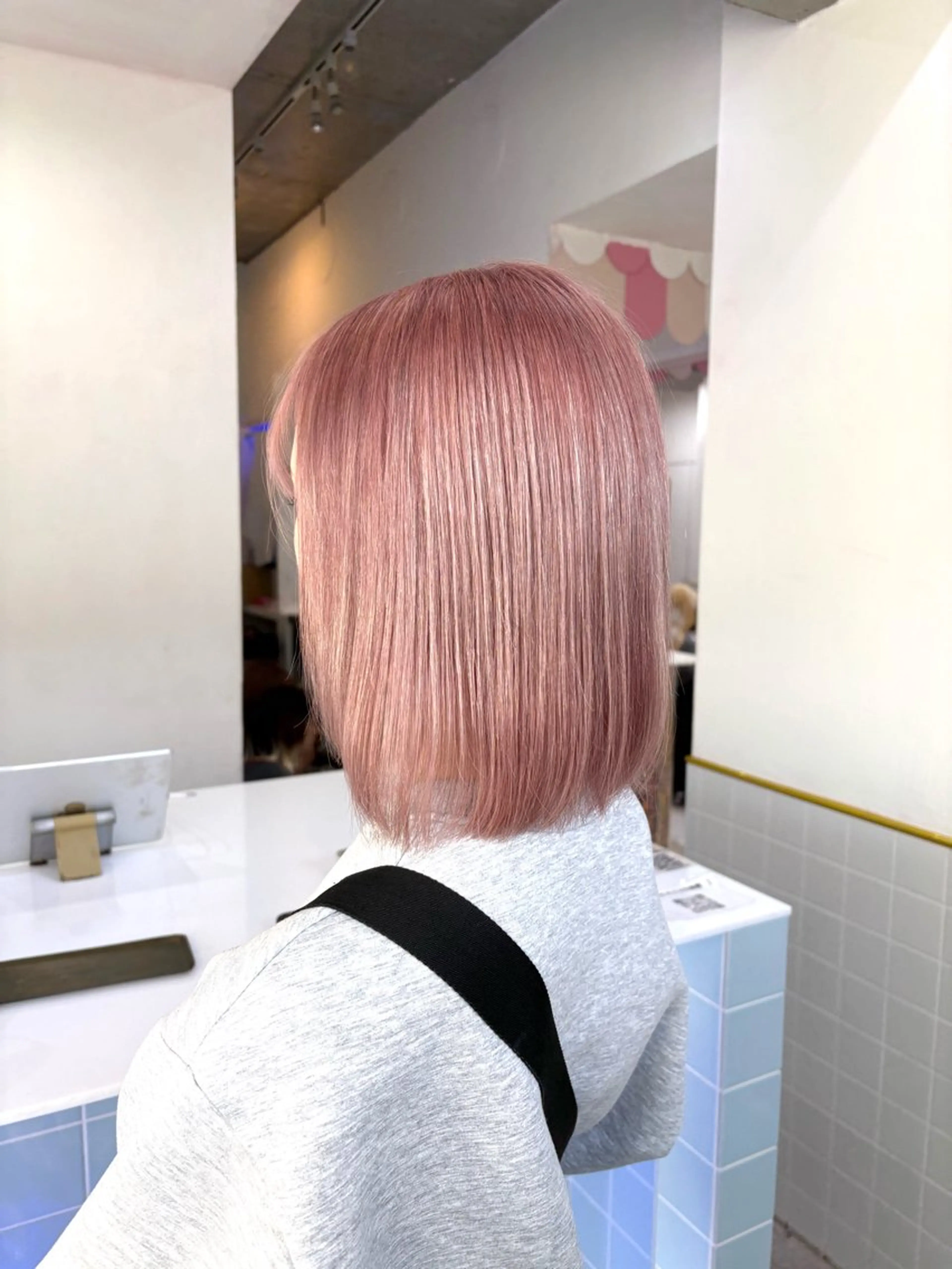 ショート カラー ヘアカラー トリートメント 美優🦕ツヤ髪 /ハイトーン🩶のヘアスタイル